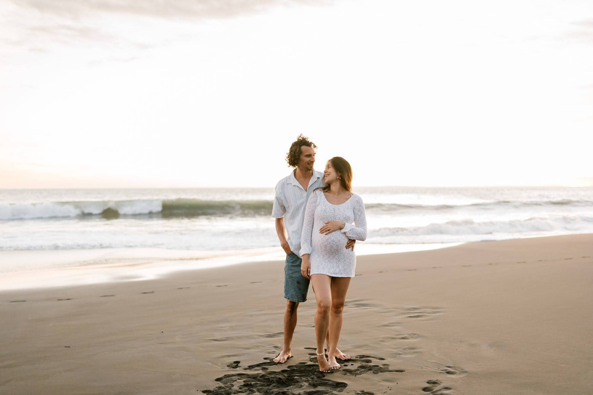 LARISSA & SJUUL MATERNITY. Female Photographer in Bali