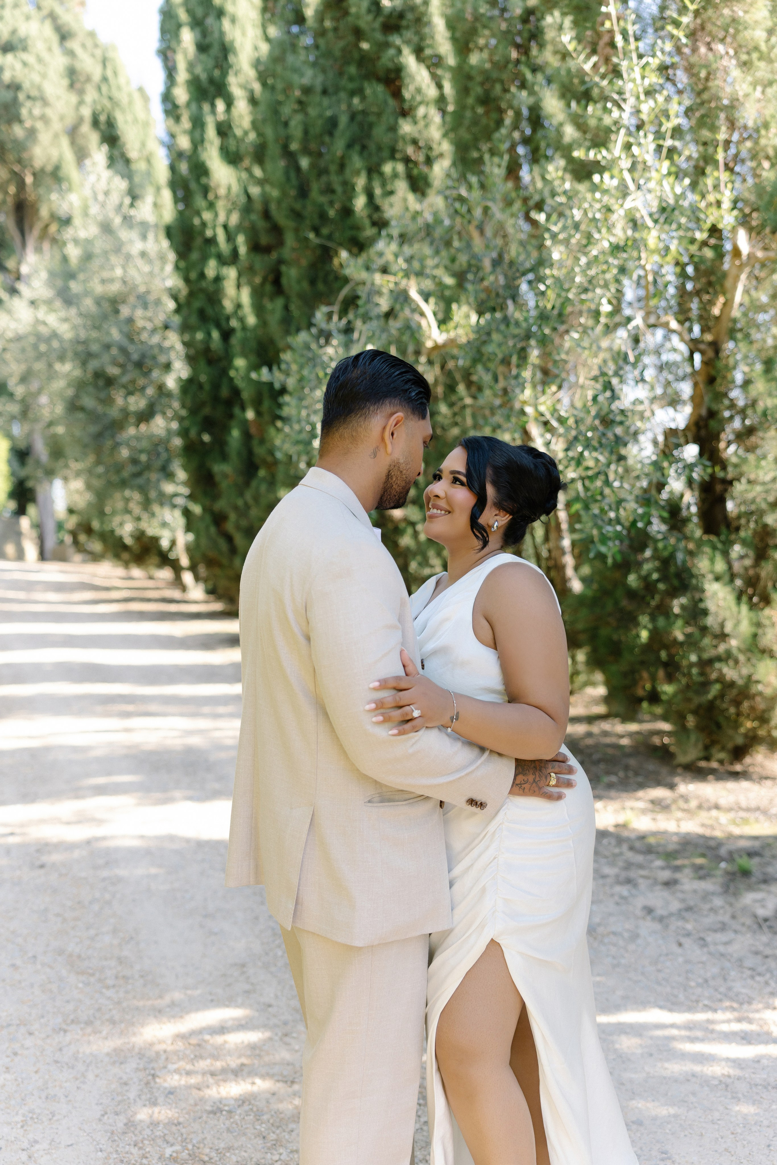 Pre-wedding in Tuscany. Wedding photographer Italy