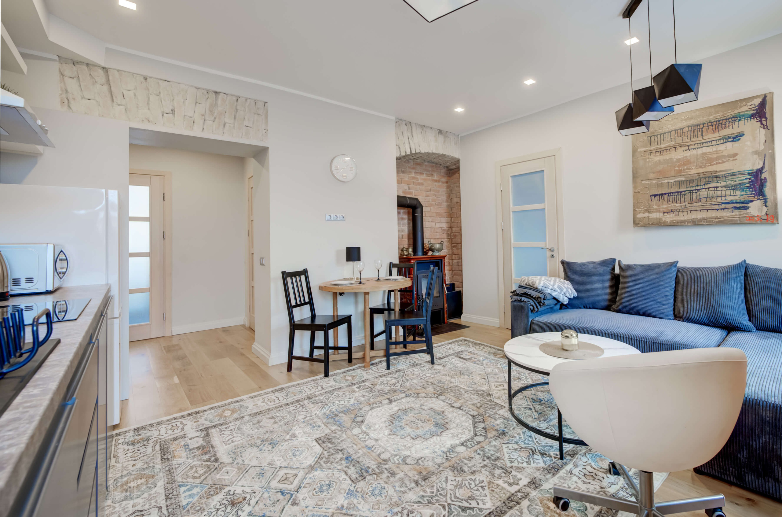 Atvira planuotė: virtuvė mato, kaip verki prie serialo