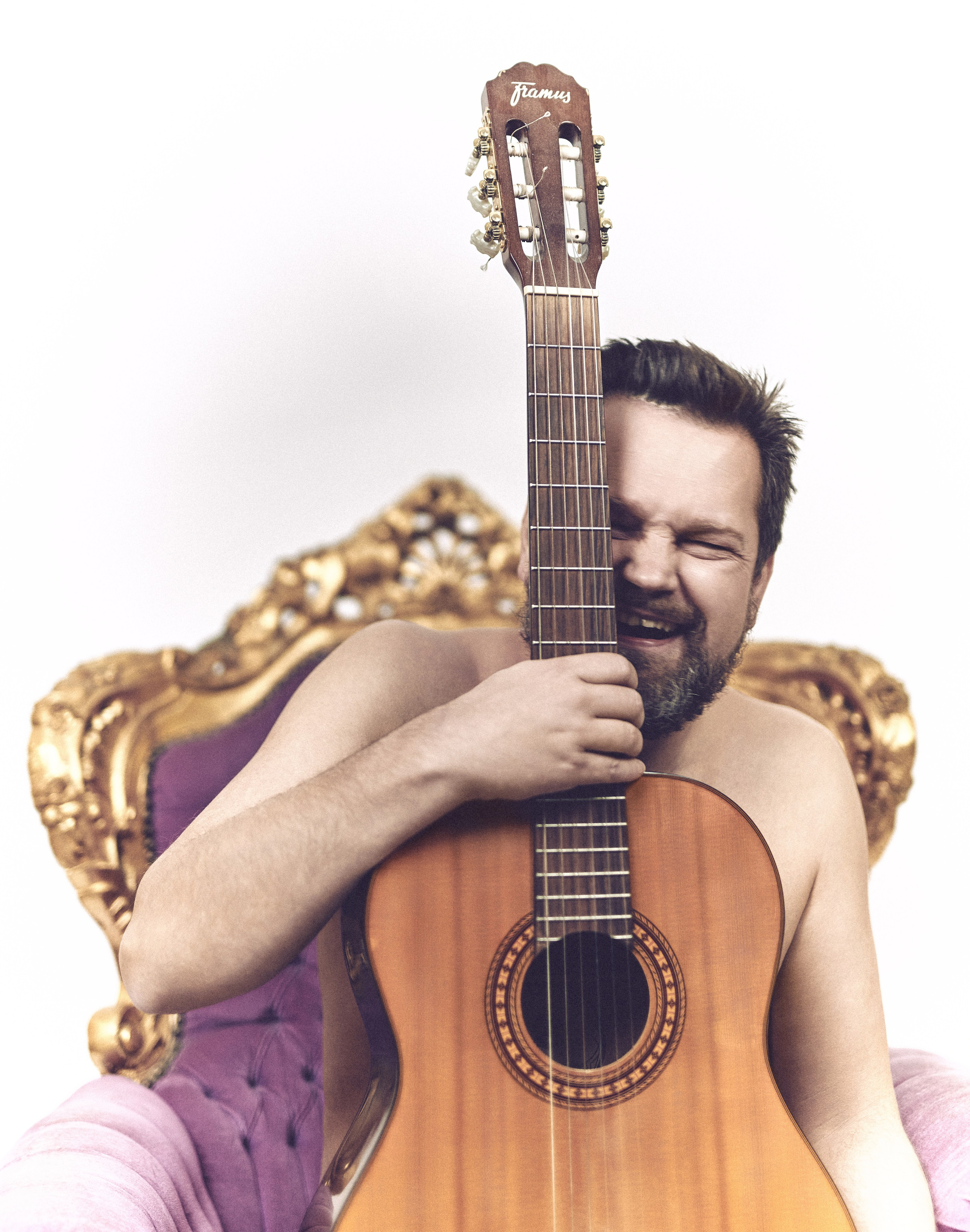 Portret męski charakterystyczny - Daniel niebieskooki smok - fotograf Andriej Szypiłow