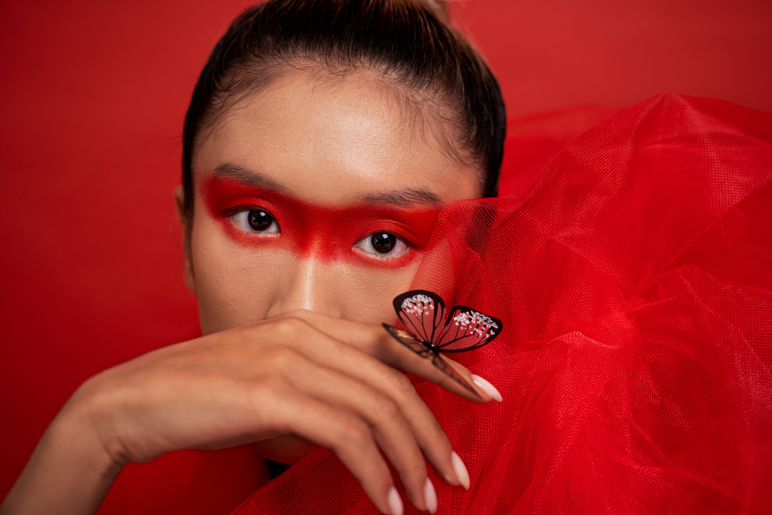 Artistic portrait session “Red Mood”. Alice Bell — Wedding photographer in New York