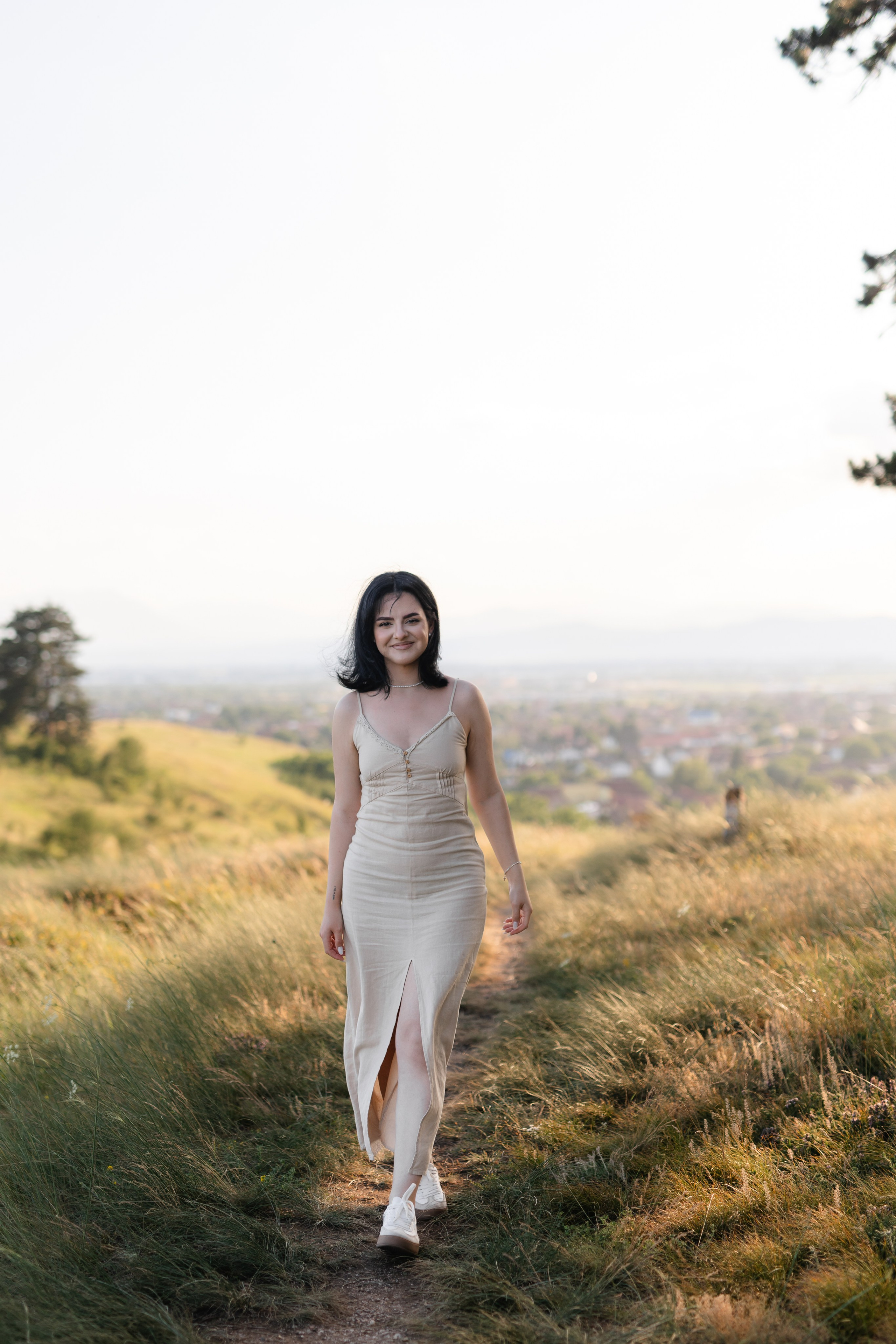 Laura — Portrait. Main