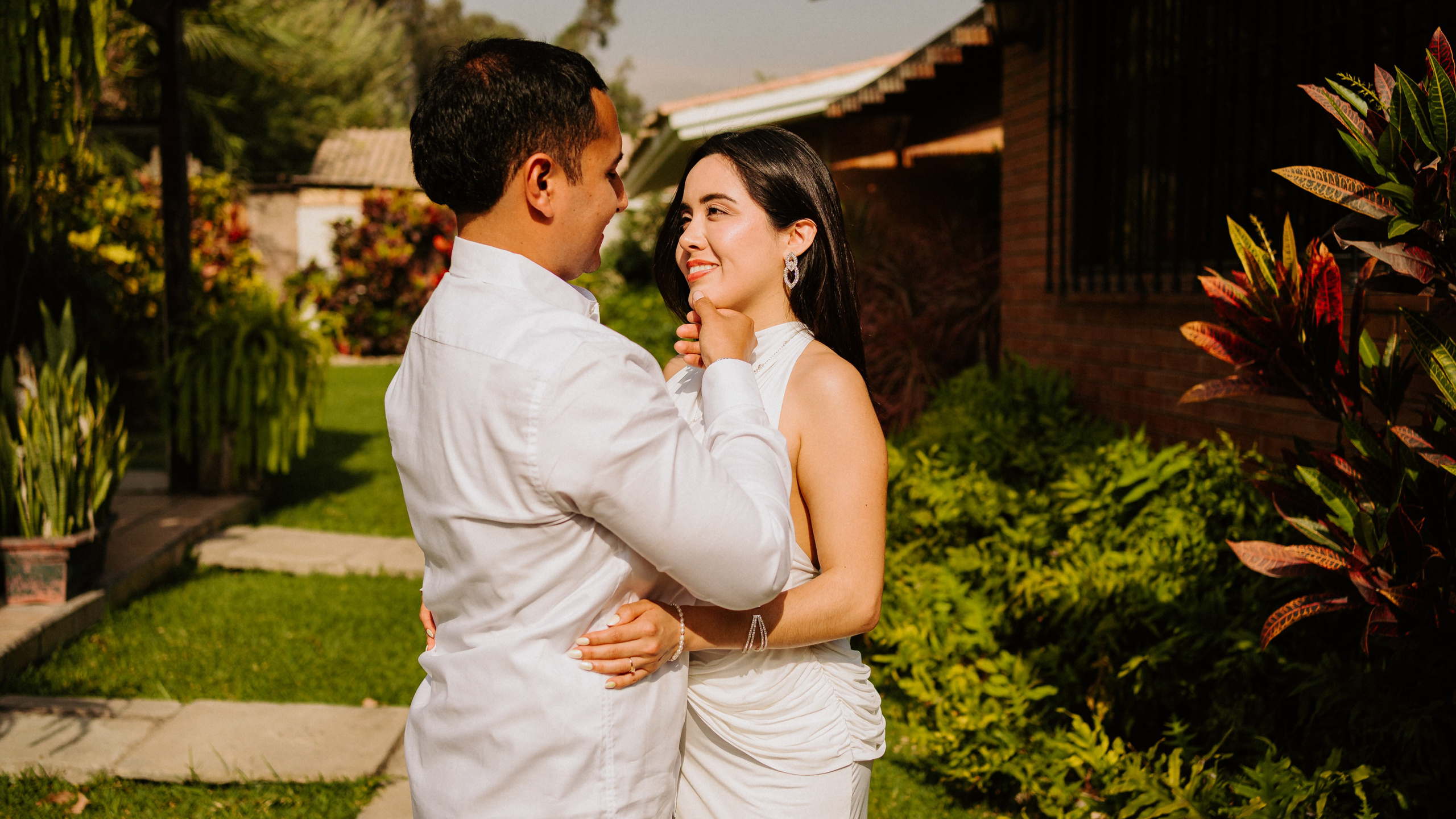 Alejandra y Brayan. Fotógrafo de Bodas en Lima | Ronhy Altamirano. Fotografía narrativa y cinematográfica para bodas, quinceañeras y eventos exclusivos