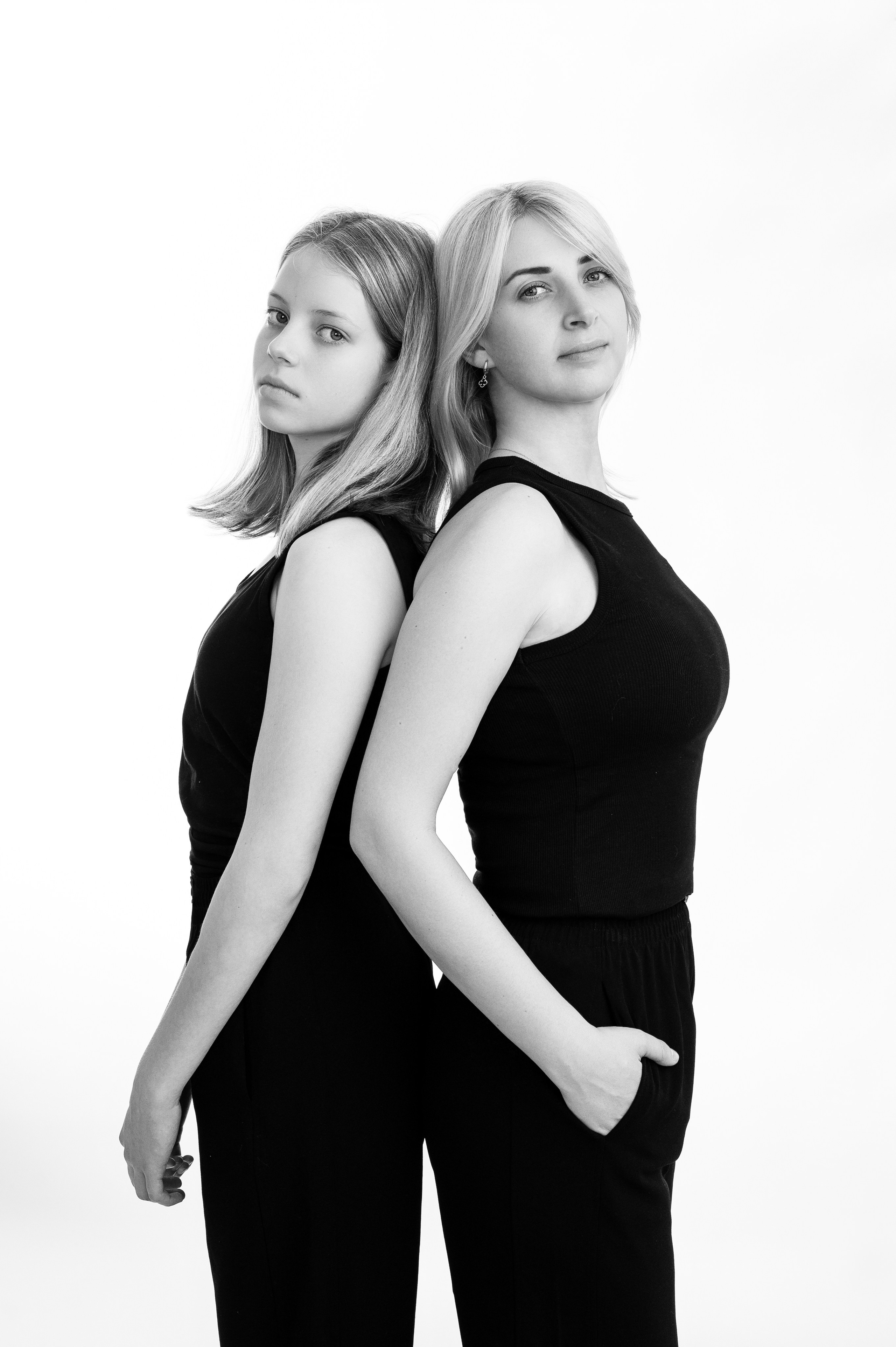 Анастасия и Каролина. Sākums