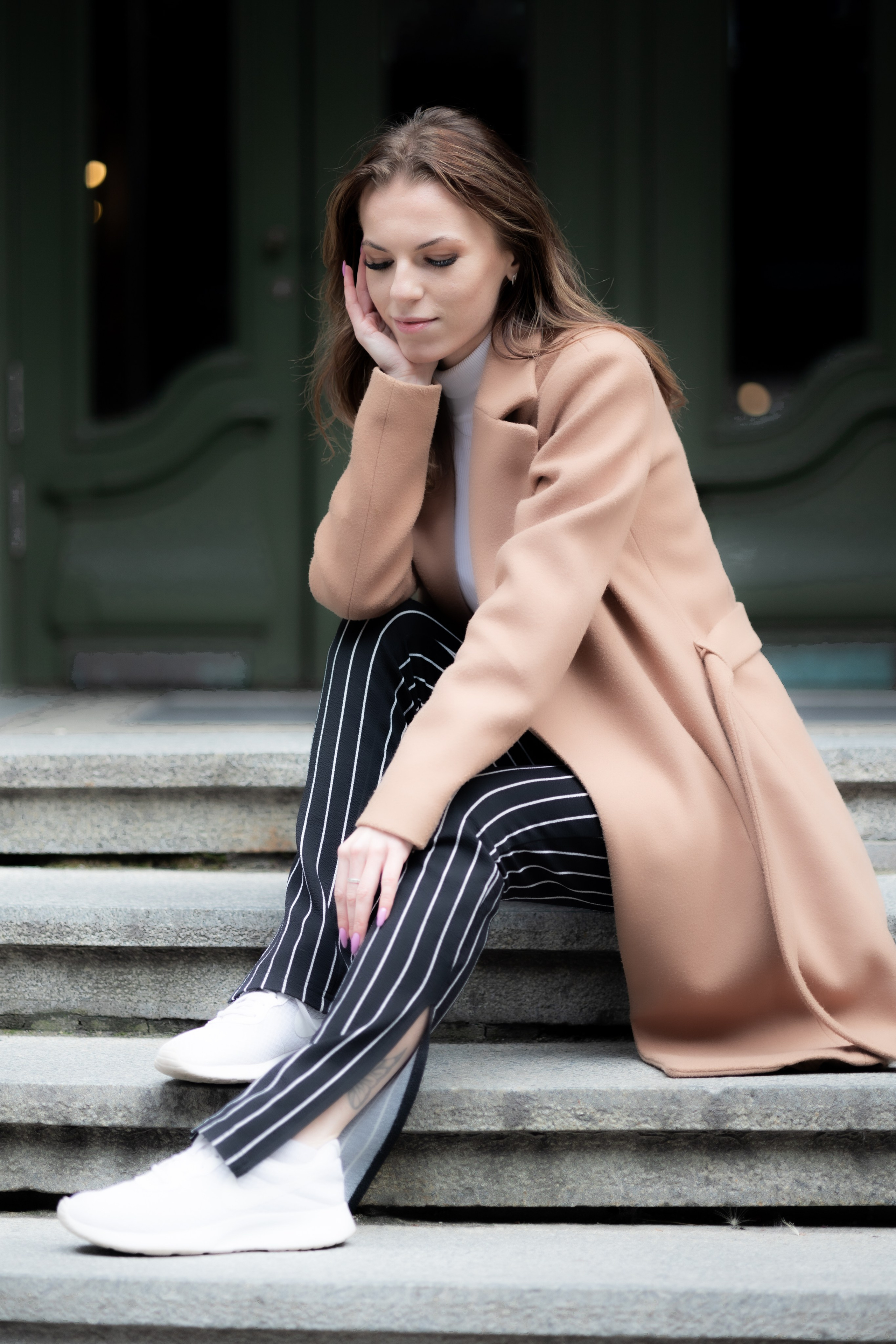 Portretu fotosesijas sievietēm. Portretu fotosesija Rīgā| Biznesa portretu foto | Korporatīvās un darbinieku fotosesijas | Pasākumu fotogrāfs | Produktu fotogrāfs