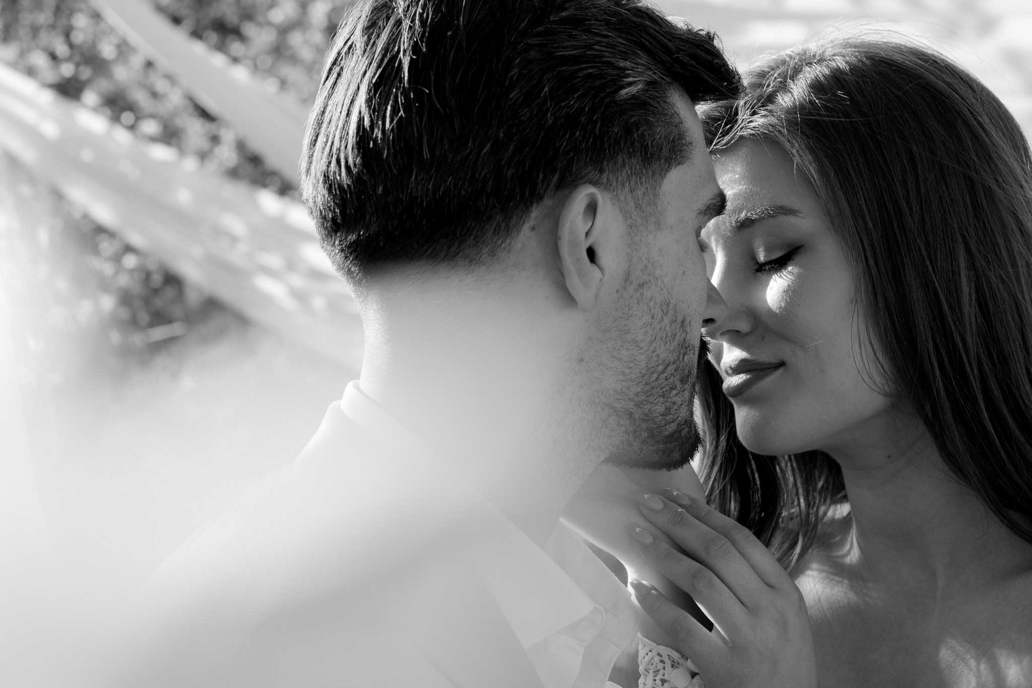 Ședință foto in livada înflorită , cuplu , îndrăgostiți, ședință foto save the date. Alexandra Hanu Photographer