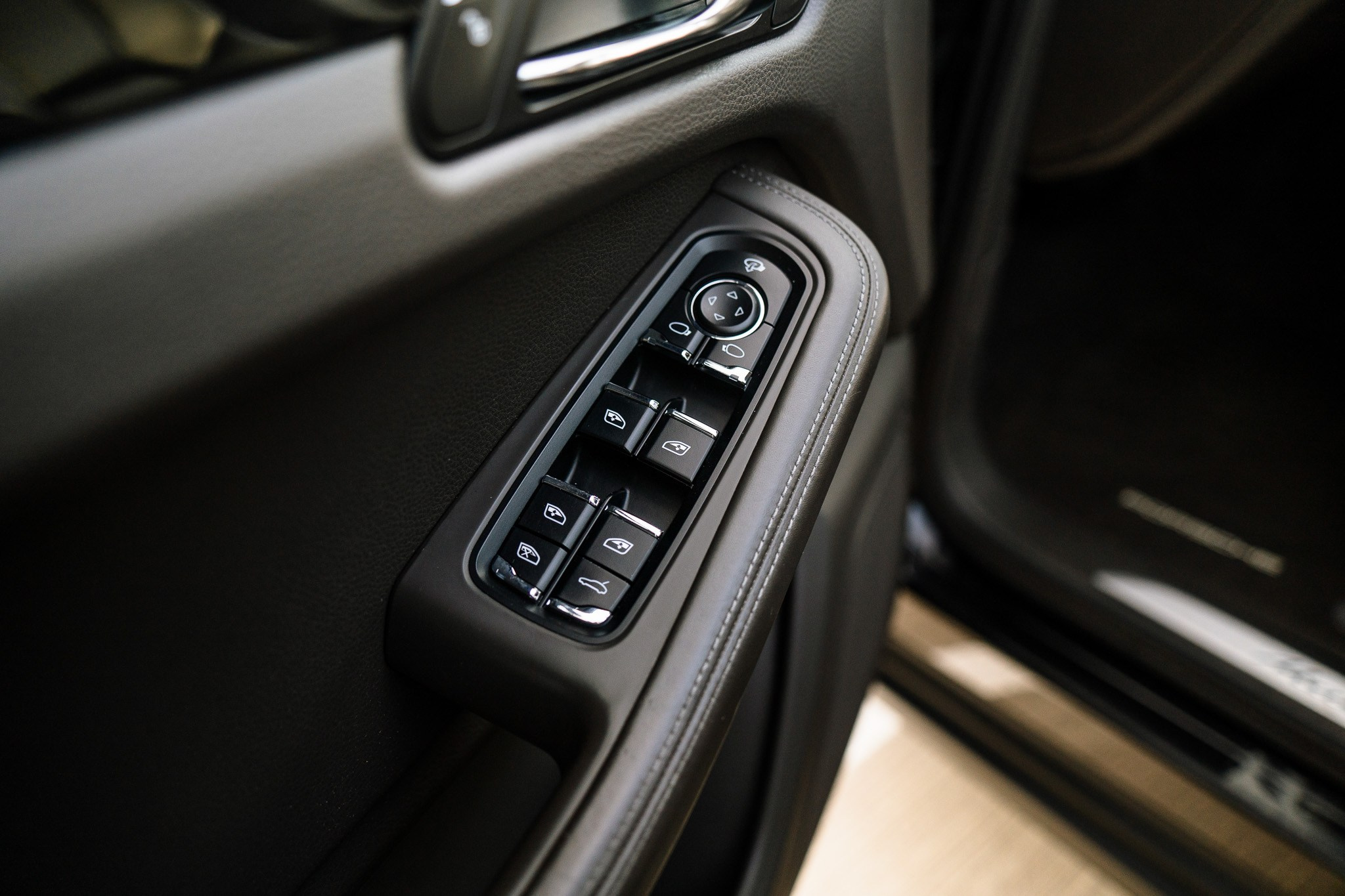 PORSCHE macan. LOHA VISUALS — AUTOMOTIVE PHOTOGRAPHY