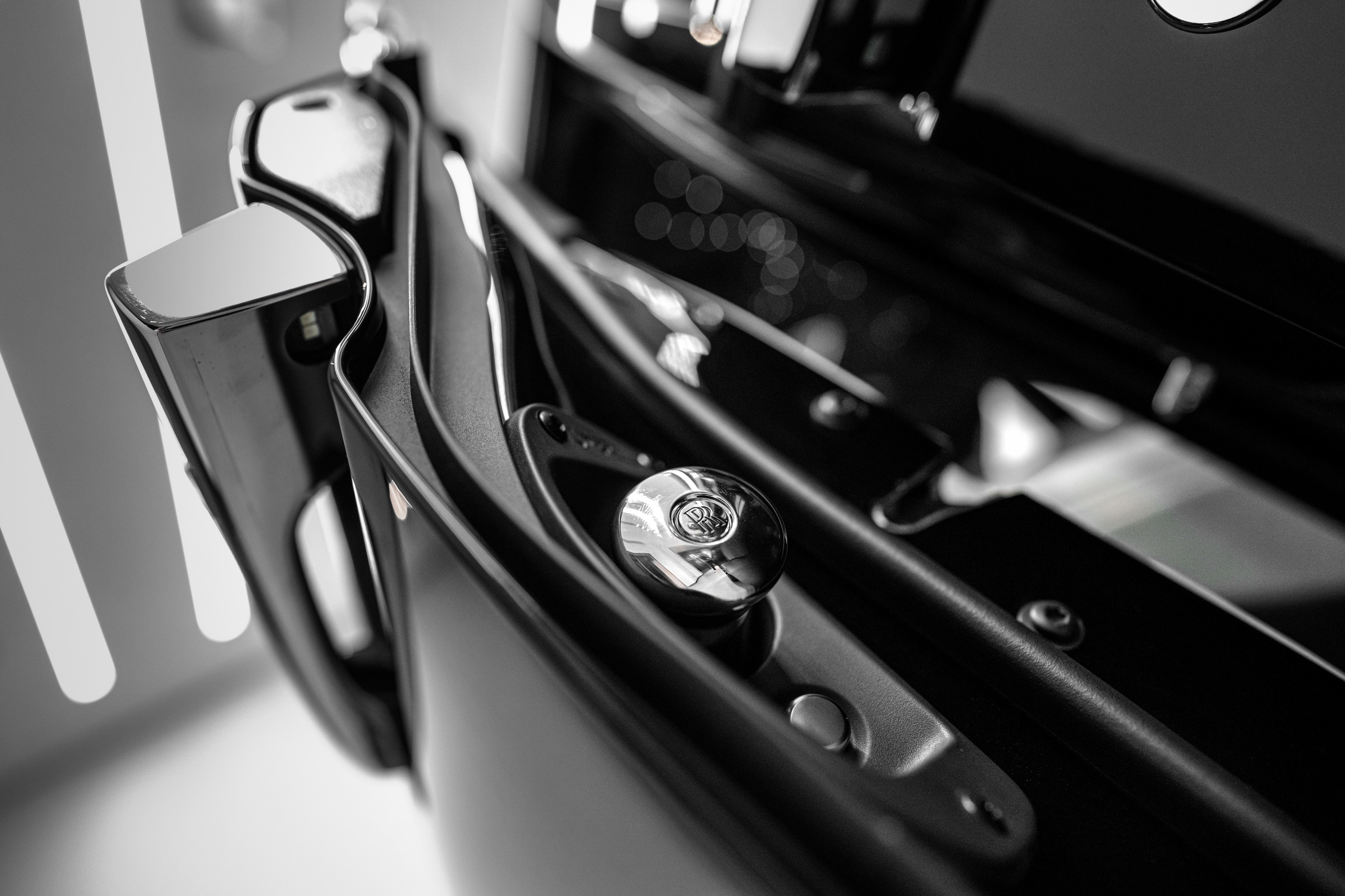 ROLLS-ROYCE. WORLDWIDE COMMERCIAL AUTOMOTIVE PHOTOGRAPHER