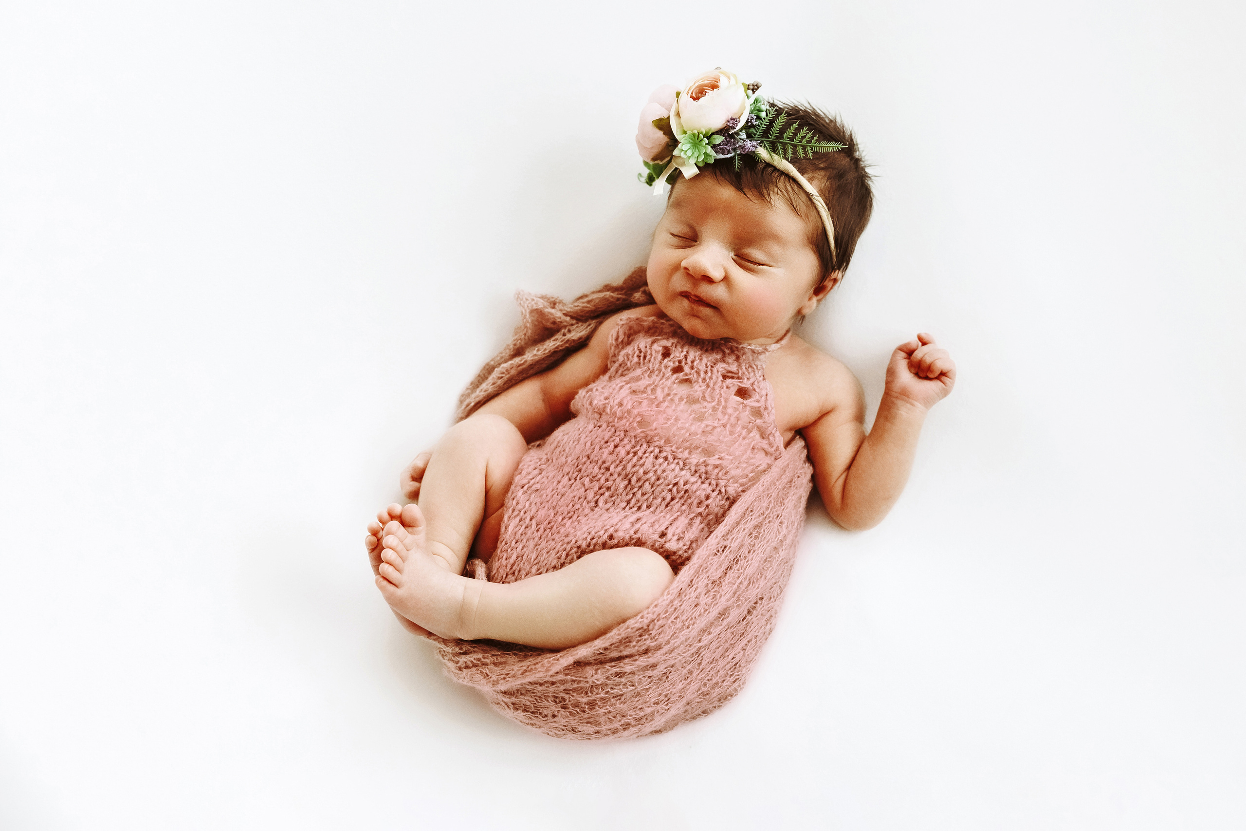 ПРОФЕСИОНАЛНА ФОТОСЕСИЯ newborn. Фотограф Ирина Йотова