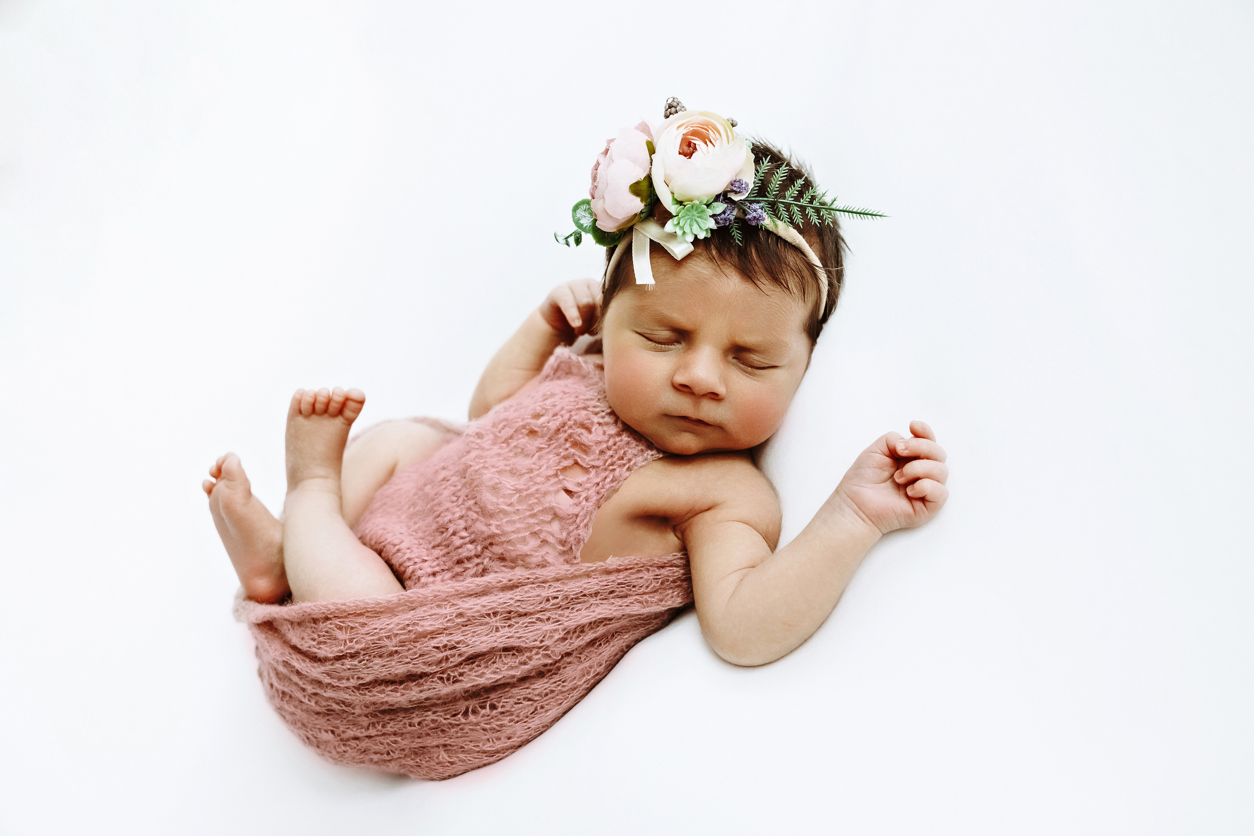 ПРОФЕСИОНАЛНА ФОТОСЕСИЯ newborn. Фотограф Ирина Йотова