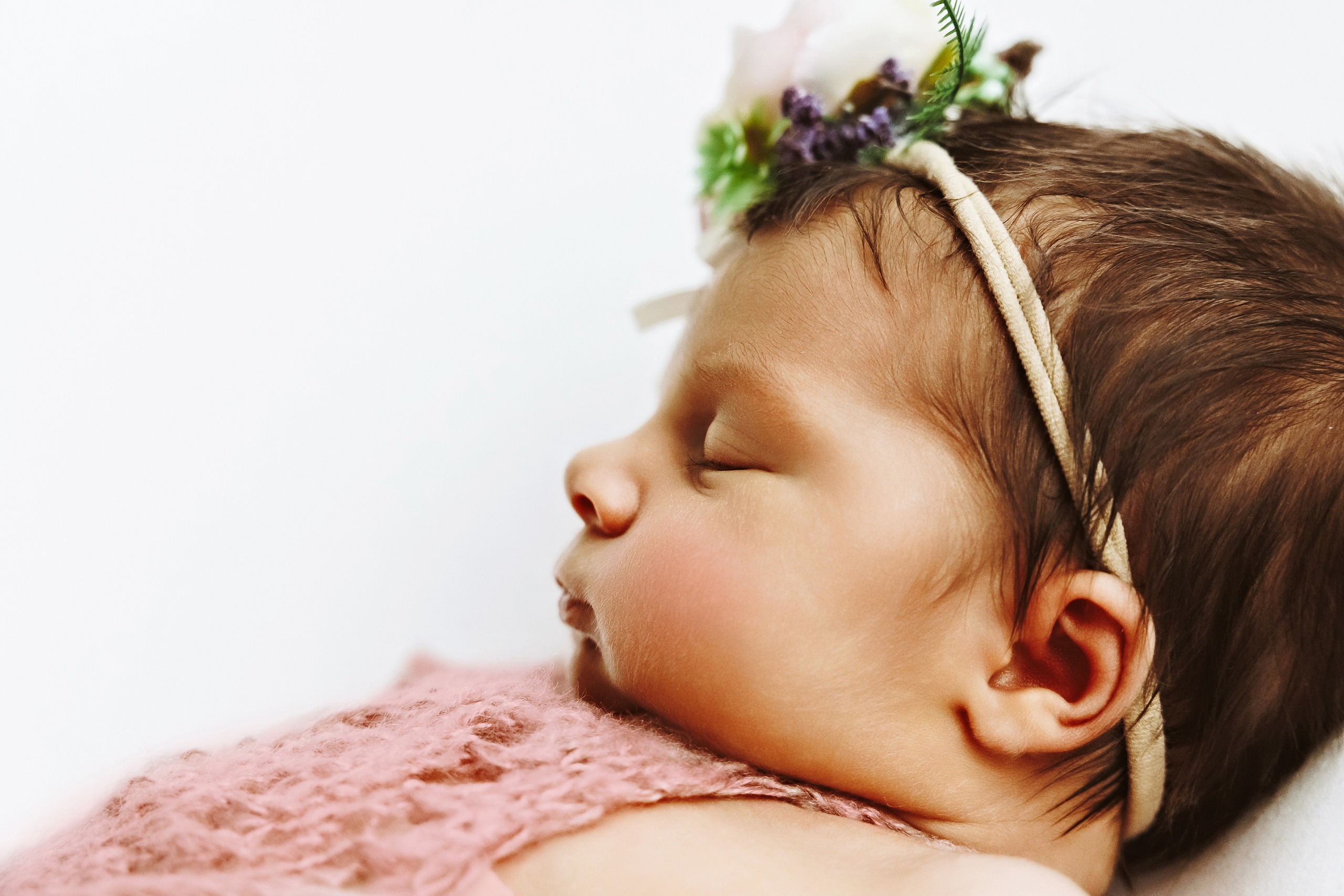 ПРОФЕСИОНАЛНА ФОТОСЕСИЯ newborn. Фотограф Ирина Йотова