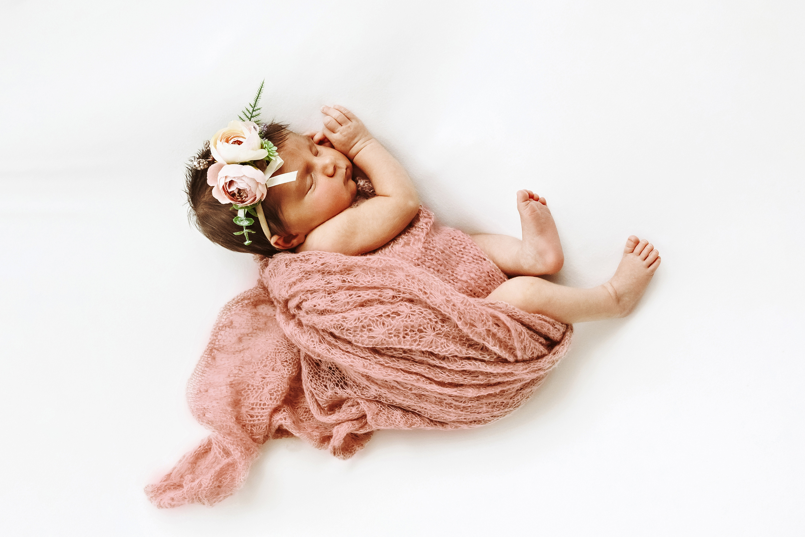 ПРОФЕСИОНАЛНА ФОТОСЕСИЯ newborn. Фотограф Ирина Йотова