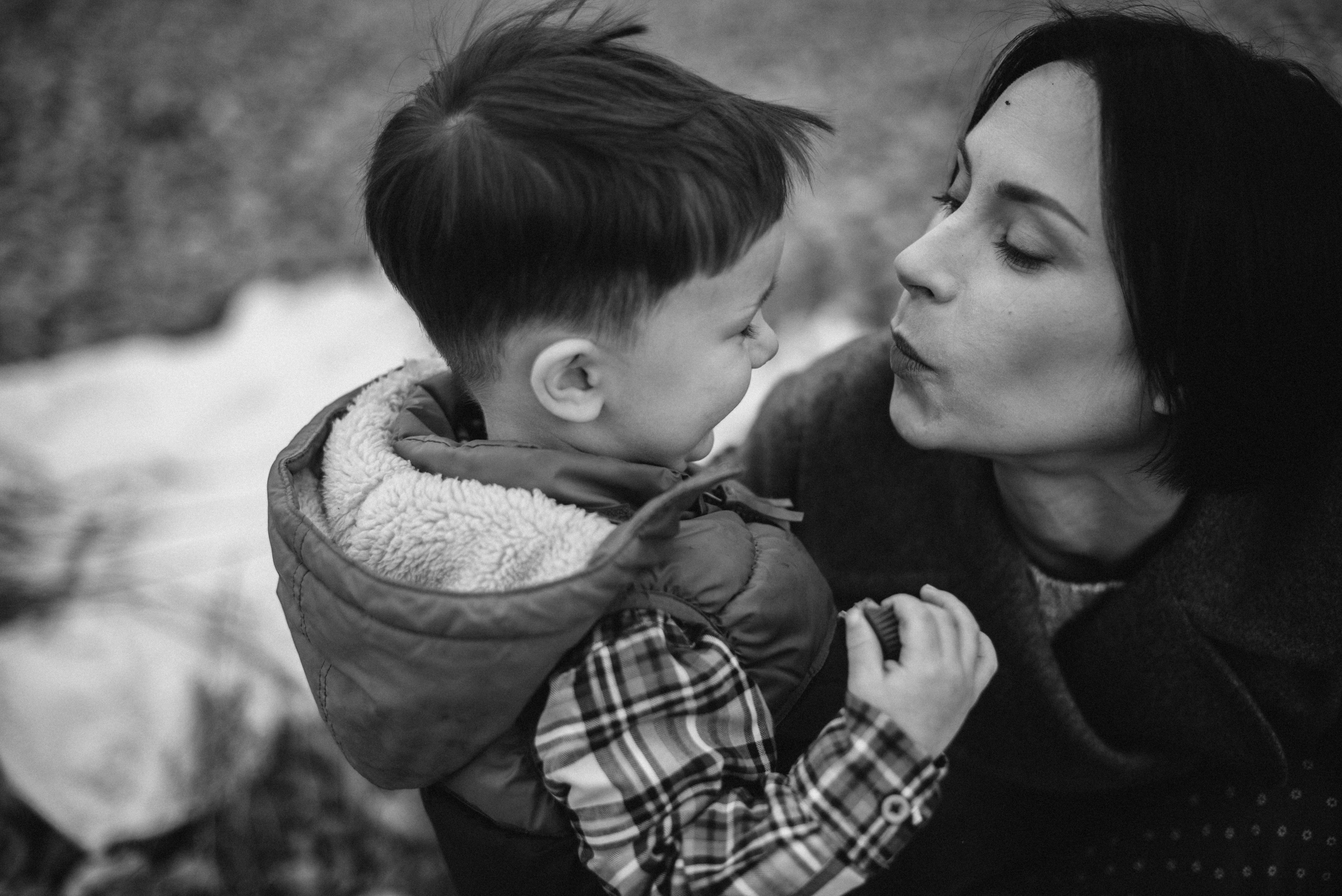 A walk by the water. Newborn, pregnancy, family photographer in New Jersey