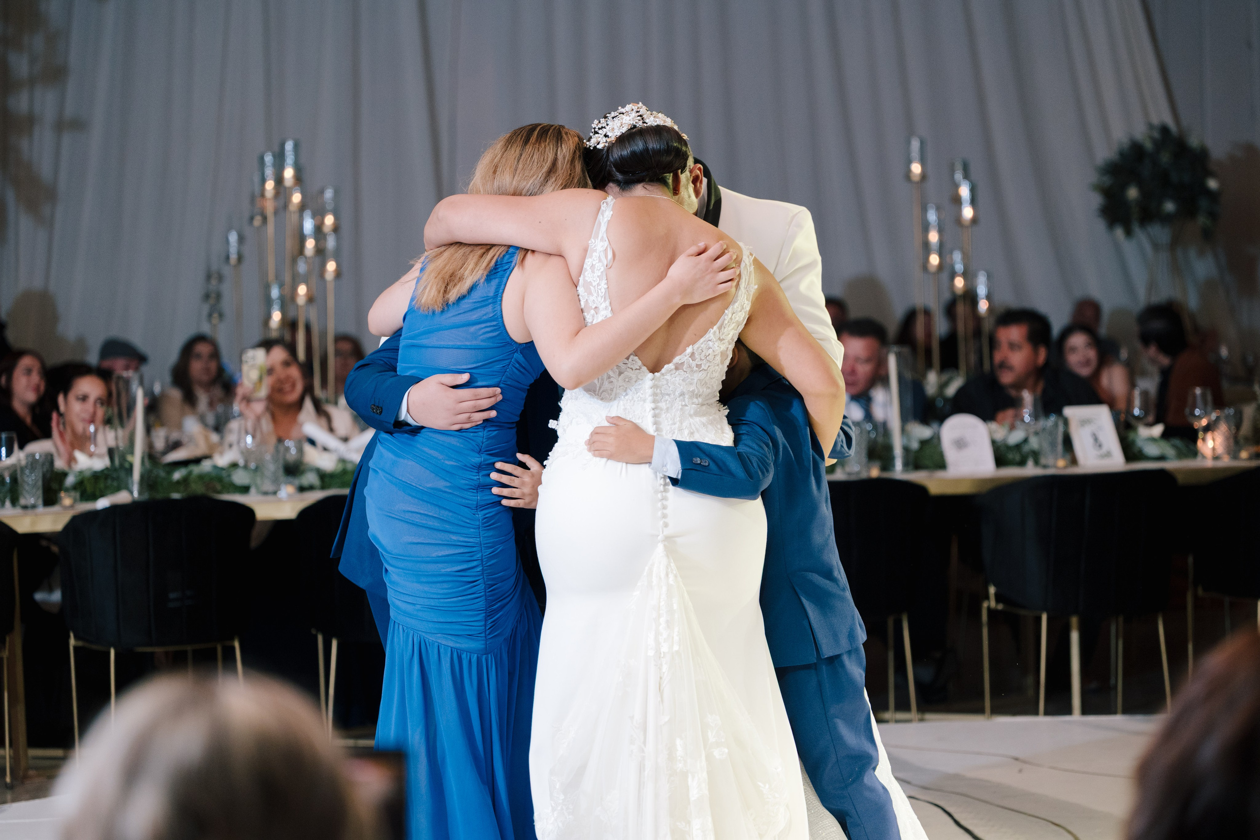 Alejandra y Salvador. Principal