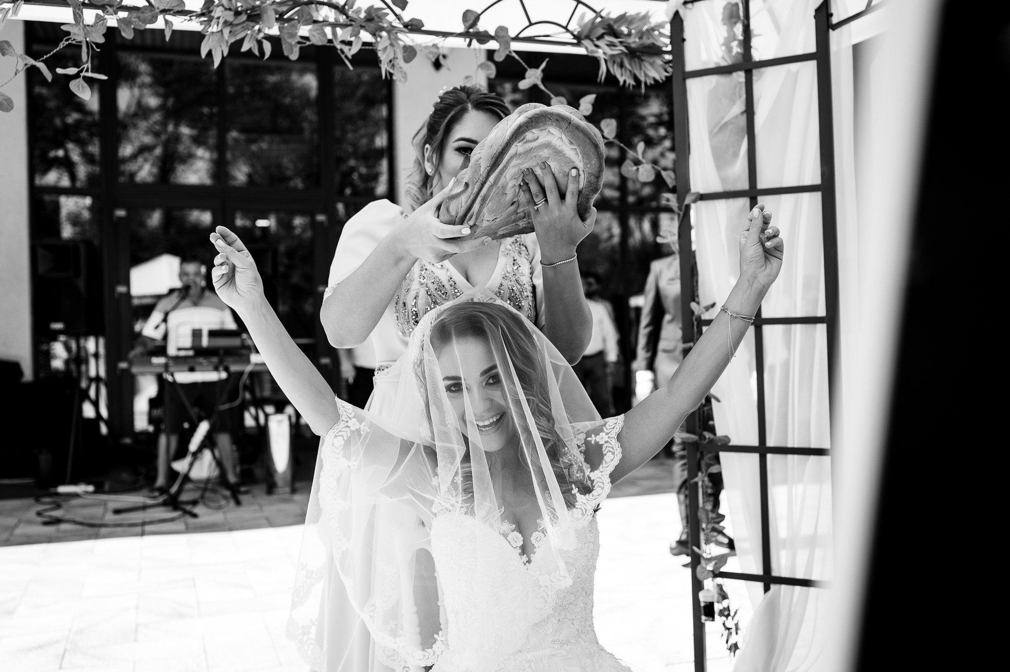 Carmen & Ciprian. Mugurel Olteanu Fotograf