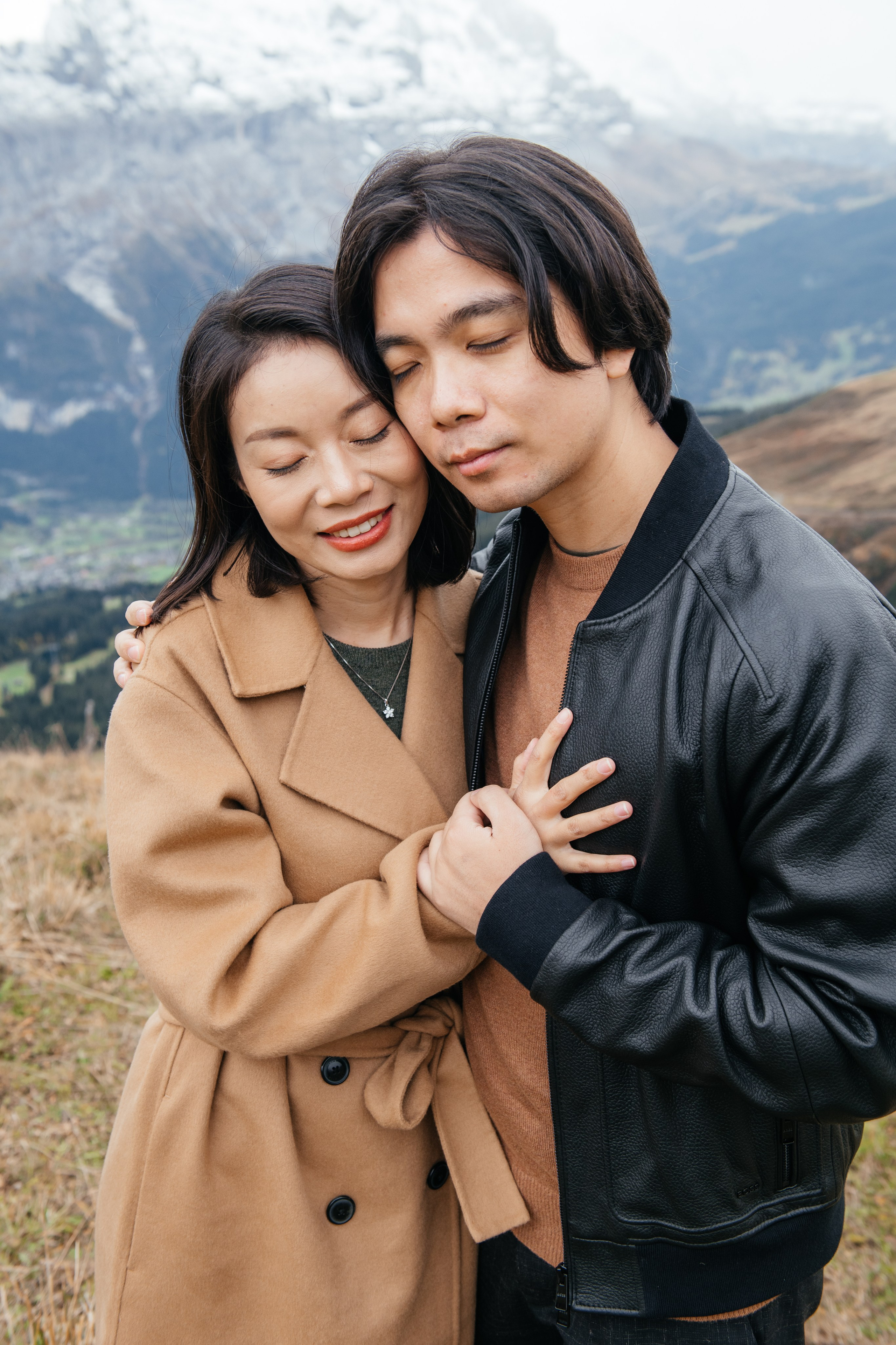 Kaiwen & Xiaoming Grindelwald, Switzerland. I am Elena Altendorfer. Wedding photographer in Zurich and Switzerland
