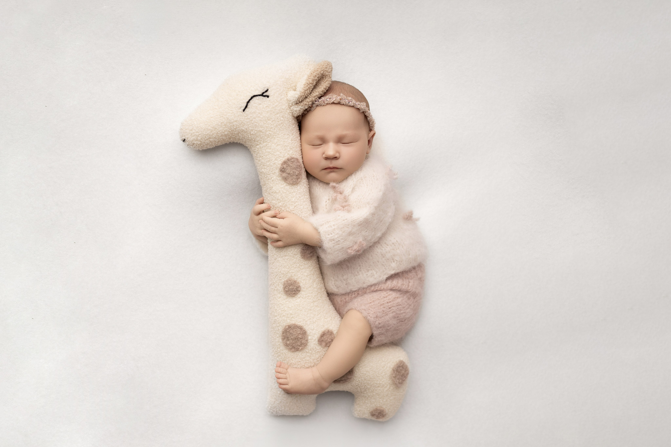 Esu Aleksandra naujagimių ir kudikių fotografė iš Vilniaus