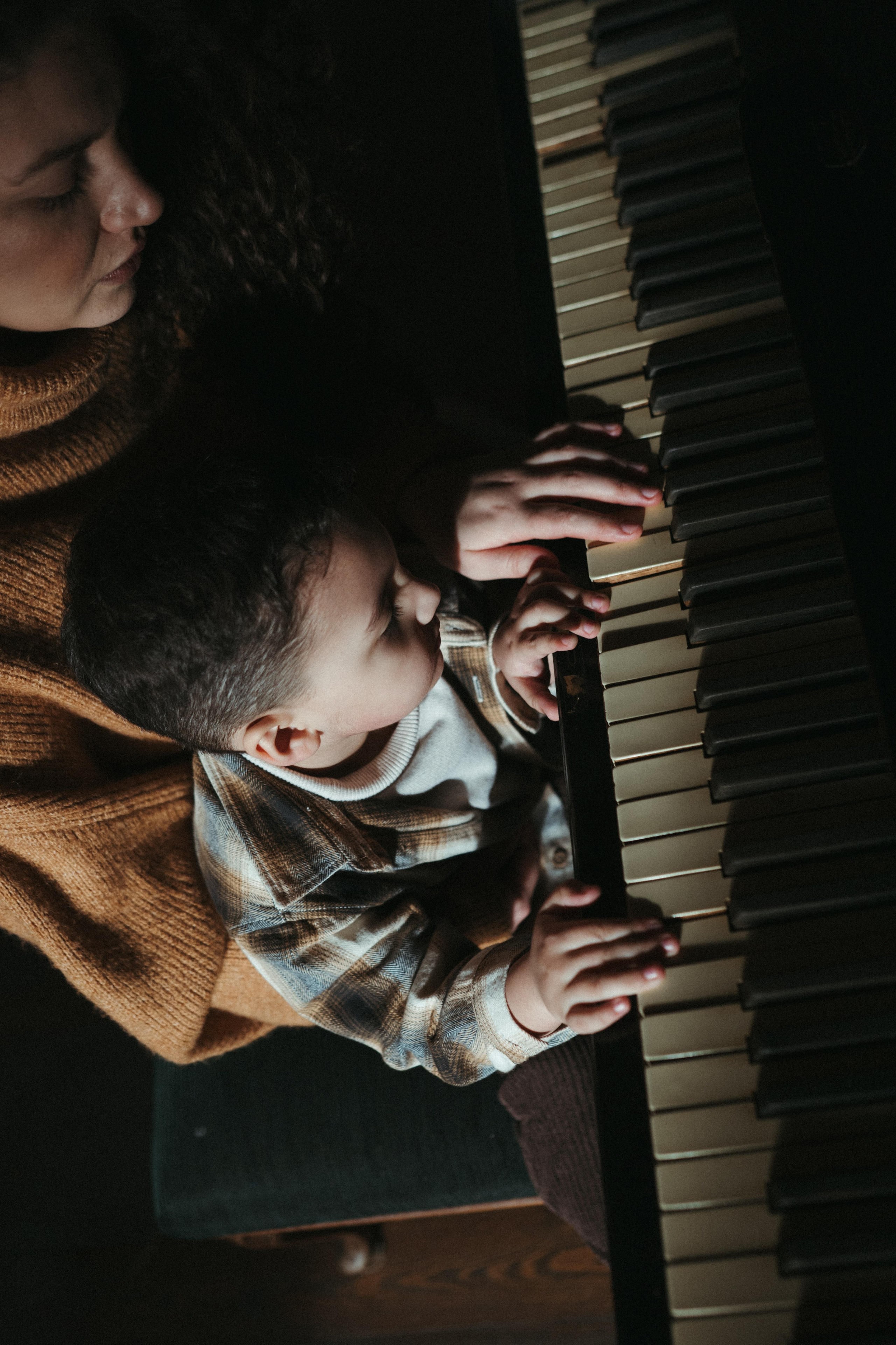 Lika and Anar. Family photographer in Saudi Arabia