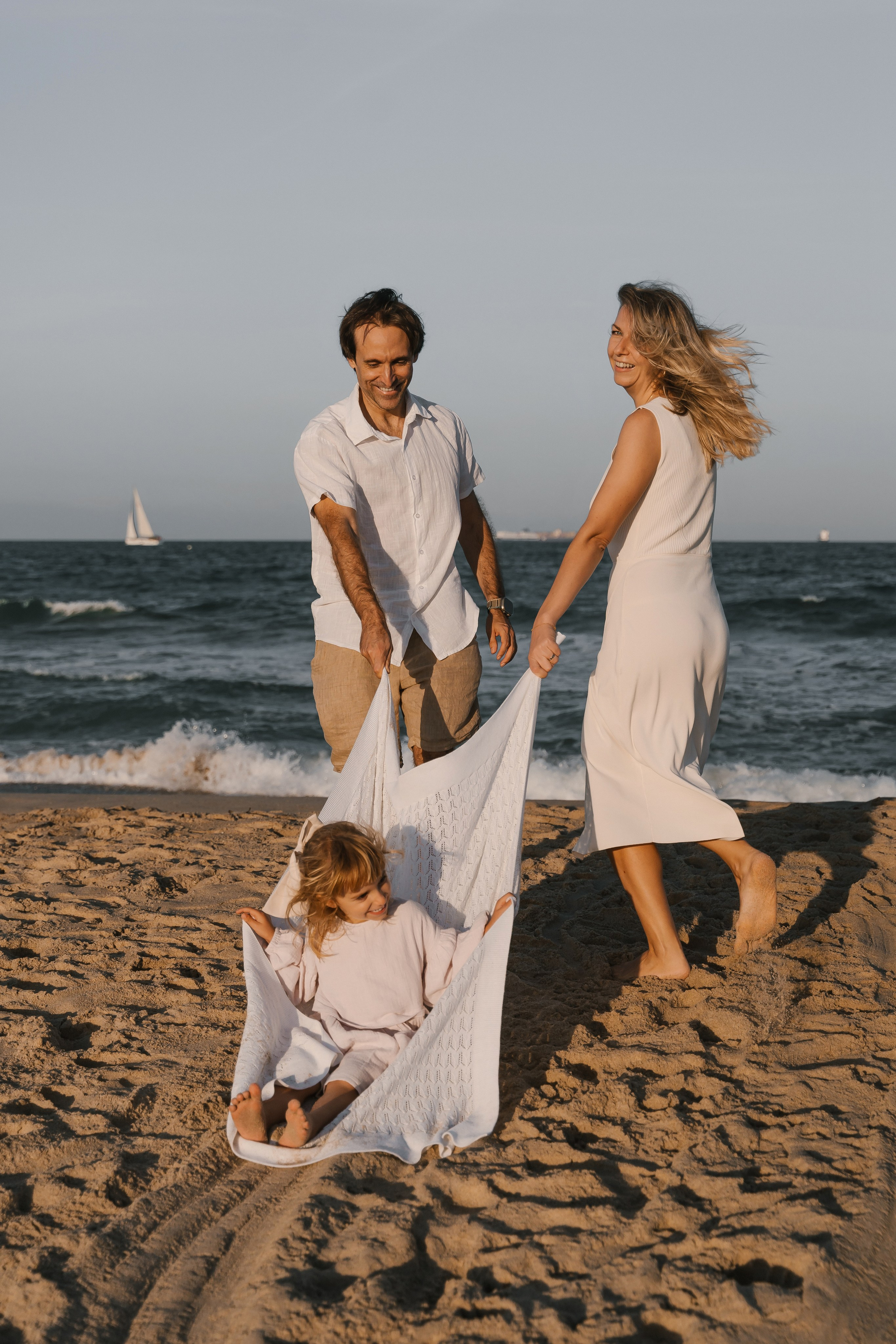 Julia, Pedro y Mia. Fotógrafa de bodas y familias en España, Valencia: Nadia ProFoto