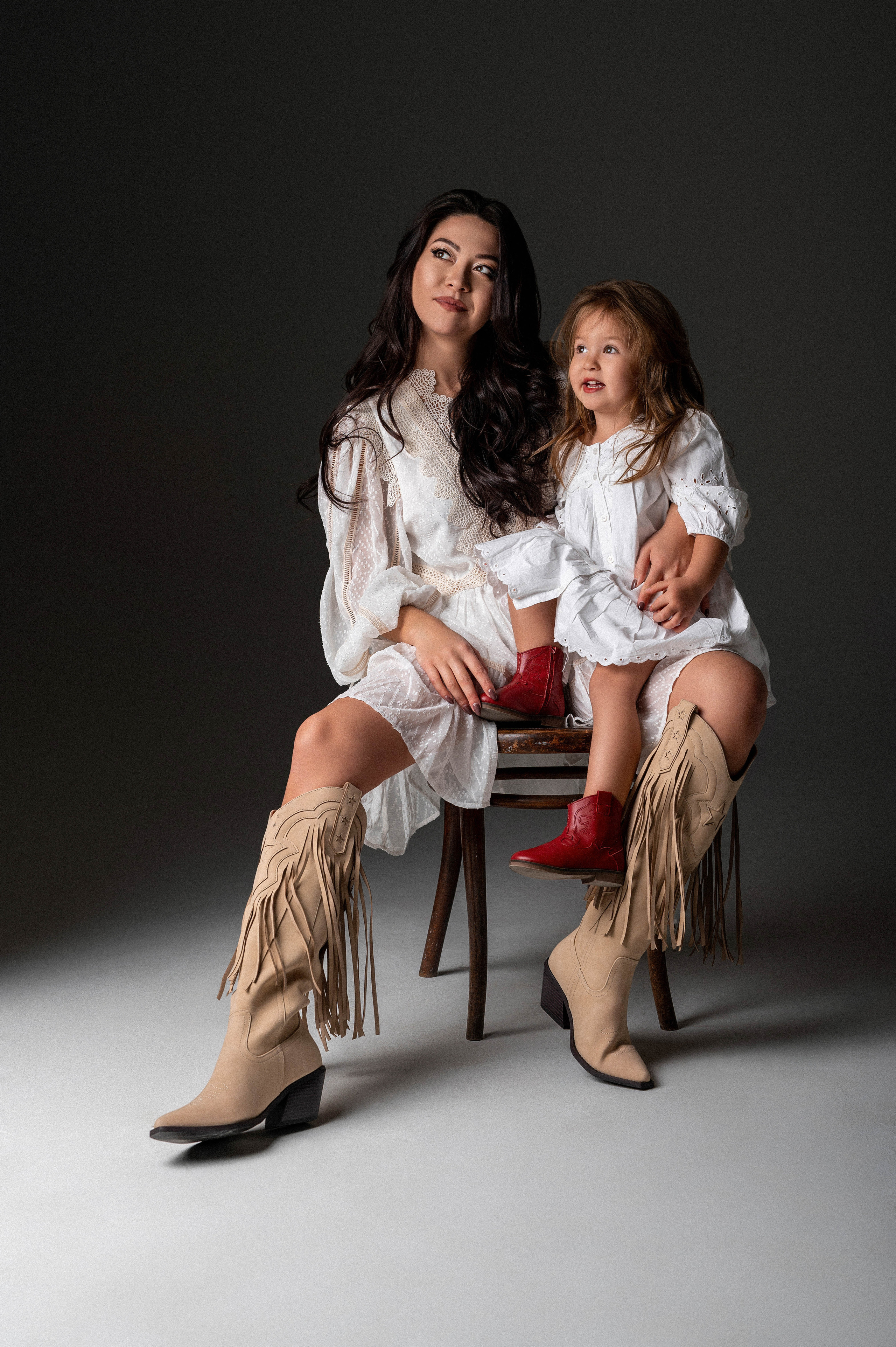 Olga & Viki. Krása tehotenstva v objektíve — Maria Milosovic, tehotenská fotografka