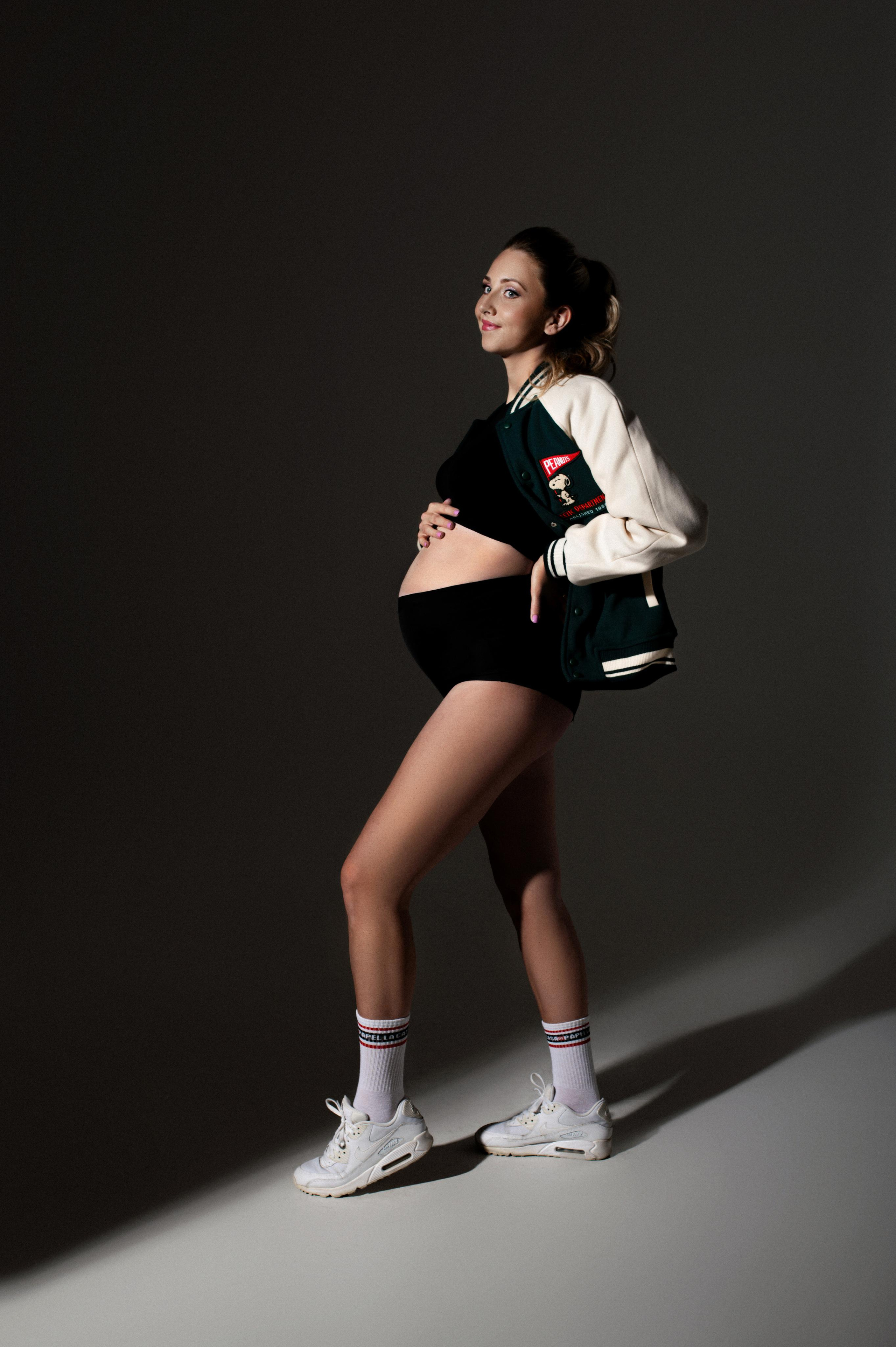 Lucia & Adam. Krása tehotenstva v objektíve — Maria Milosovic, tehotenská fotografka