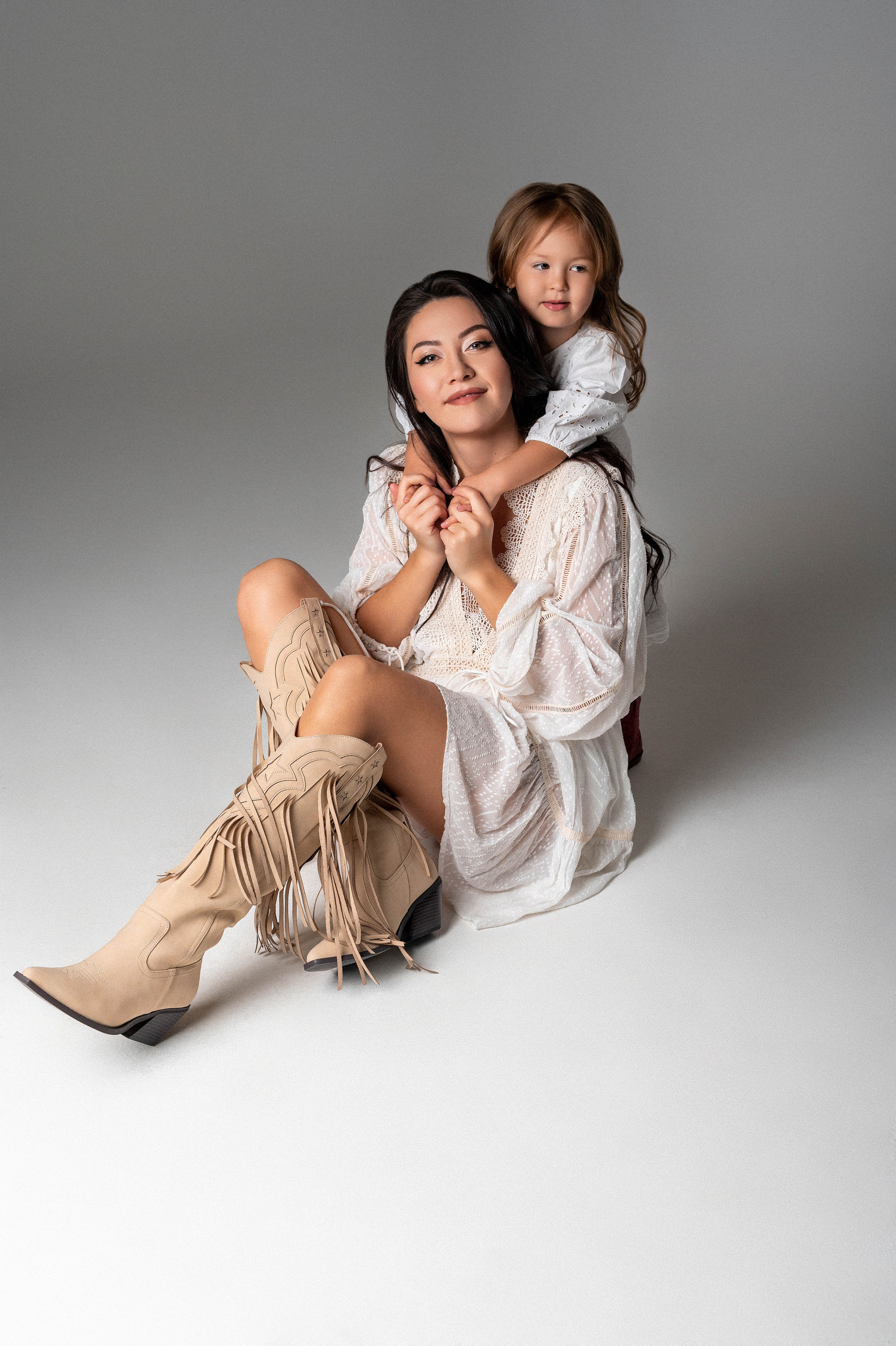 Olga & Viki. Krása tehotenstva v objektíve — Maria Milosovic, tehotenská fotografka