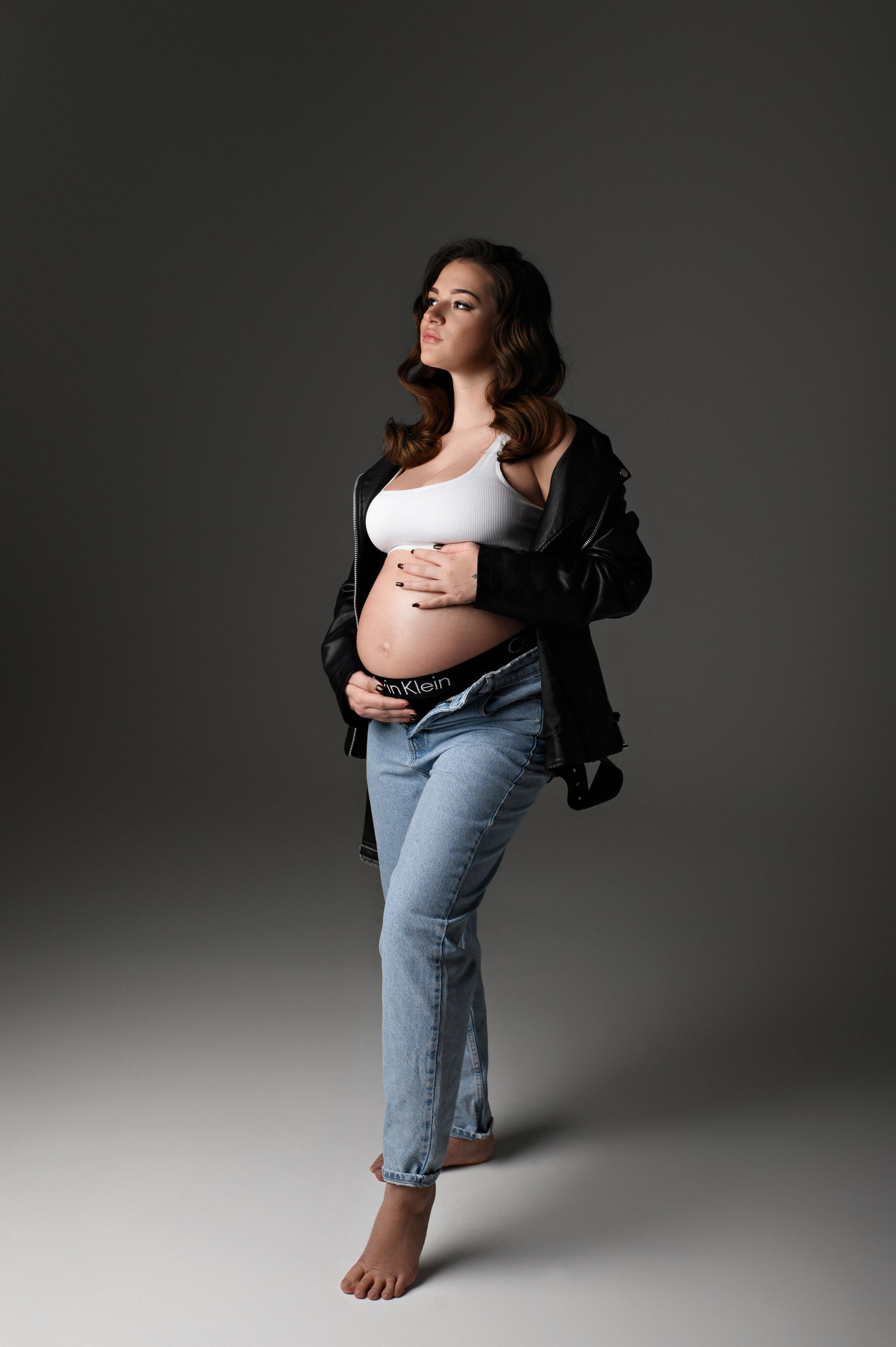 Laura. Krása tehotenstva v objektíve — Maria Milosovic, tehotenská fotografka