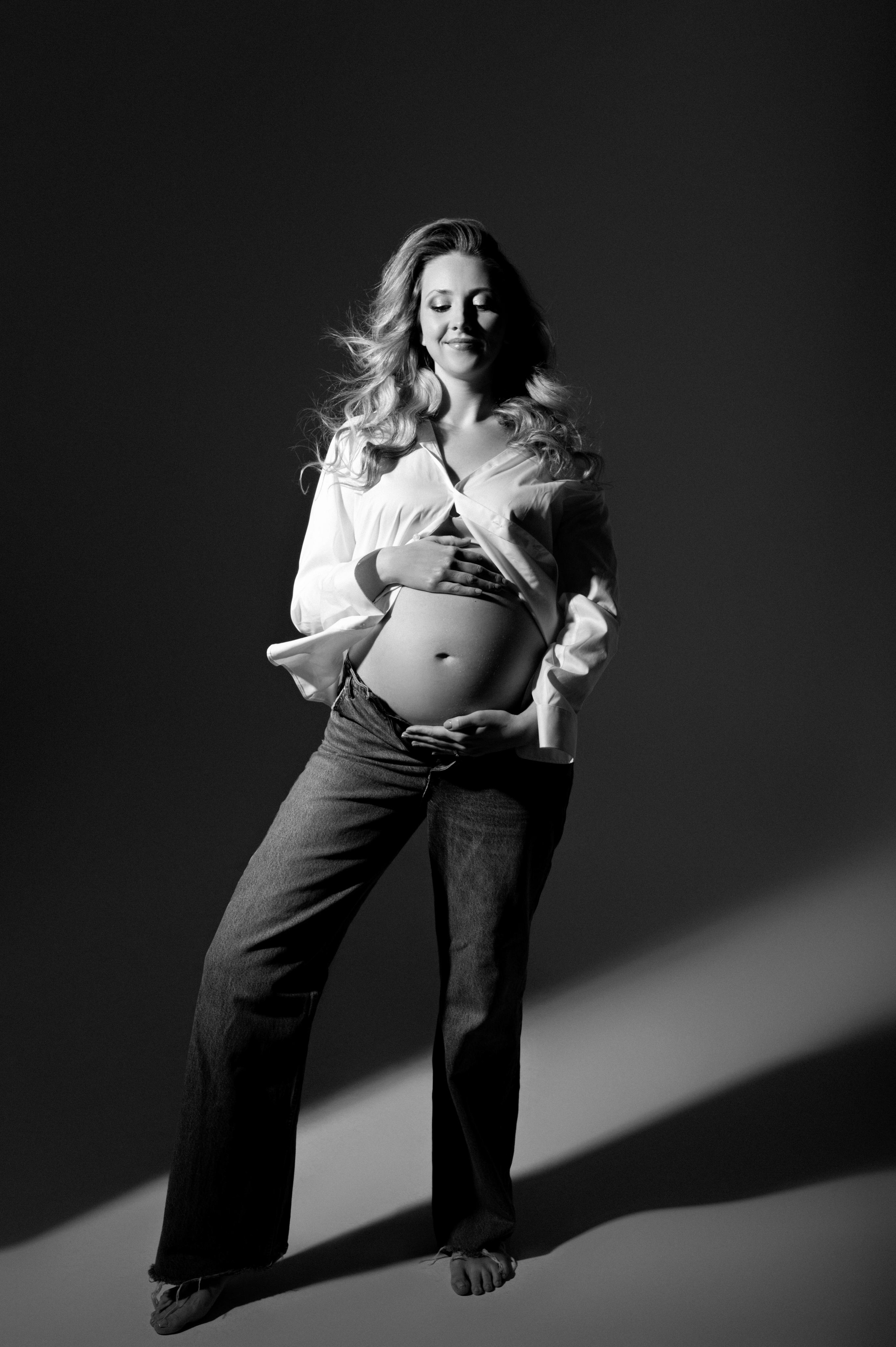 Lucia & Adam. Krása tehotenstva v objektíve — Maria Milosovic, tehotenská fotografka