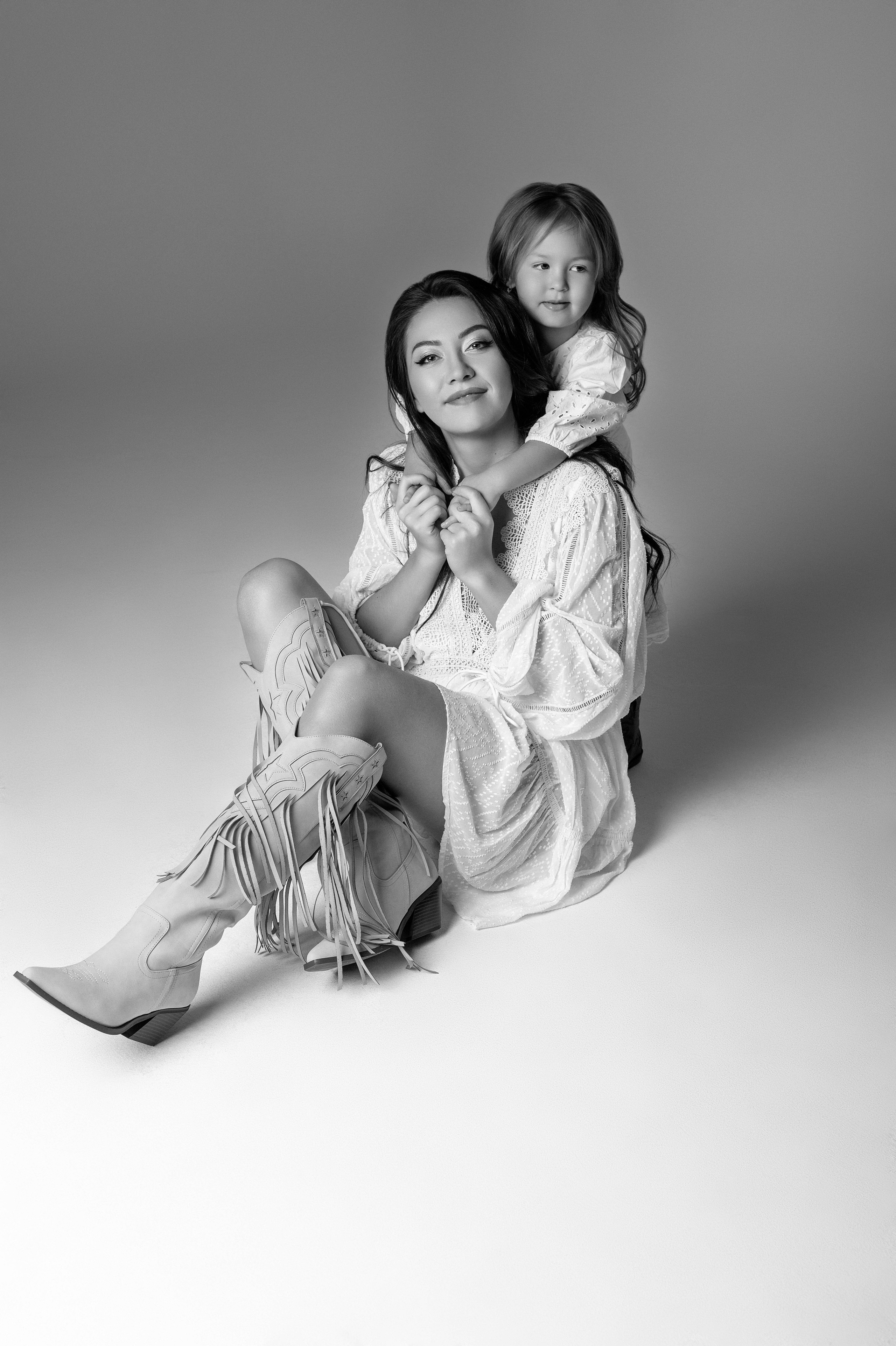 Olga & Viki. Krása tehotenstva v objektíve — Maria Milosovic, tehotenská fotografka