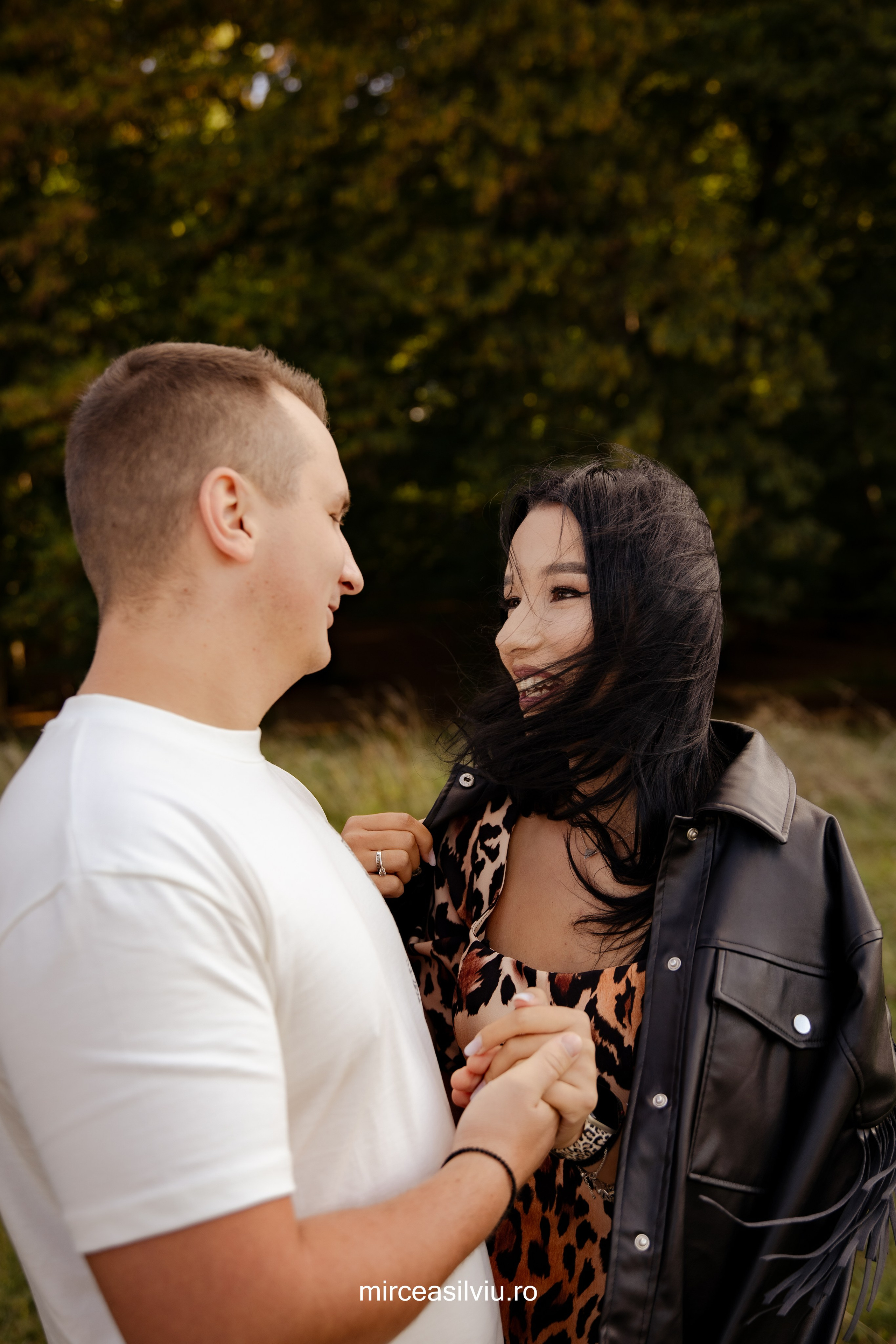 Fotograf de portrete și evenimente din Cluj-Napoca. Ședințe foto individuale, nunți, botezuri și aniversări în Cluj și județul Cluj