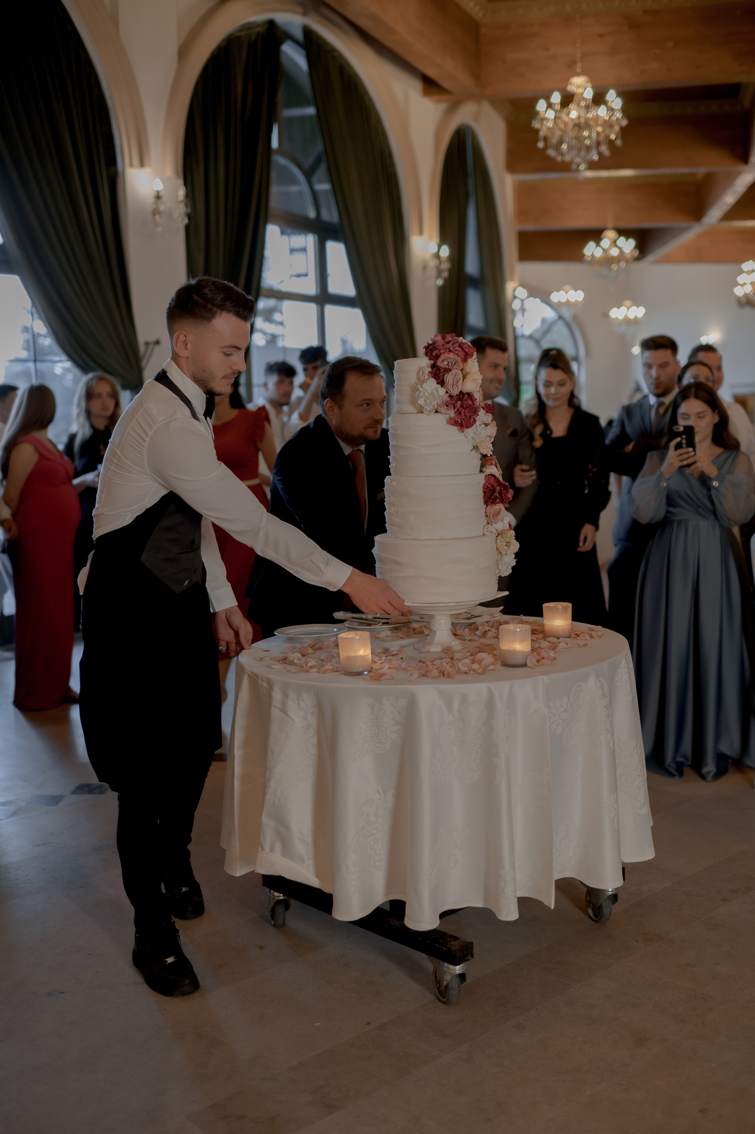 Cluj Wedding at Sungarden Resort. Fairytale wedding in Romania. Wedding photographer and videographer based in Timisoara, Romania