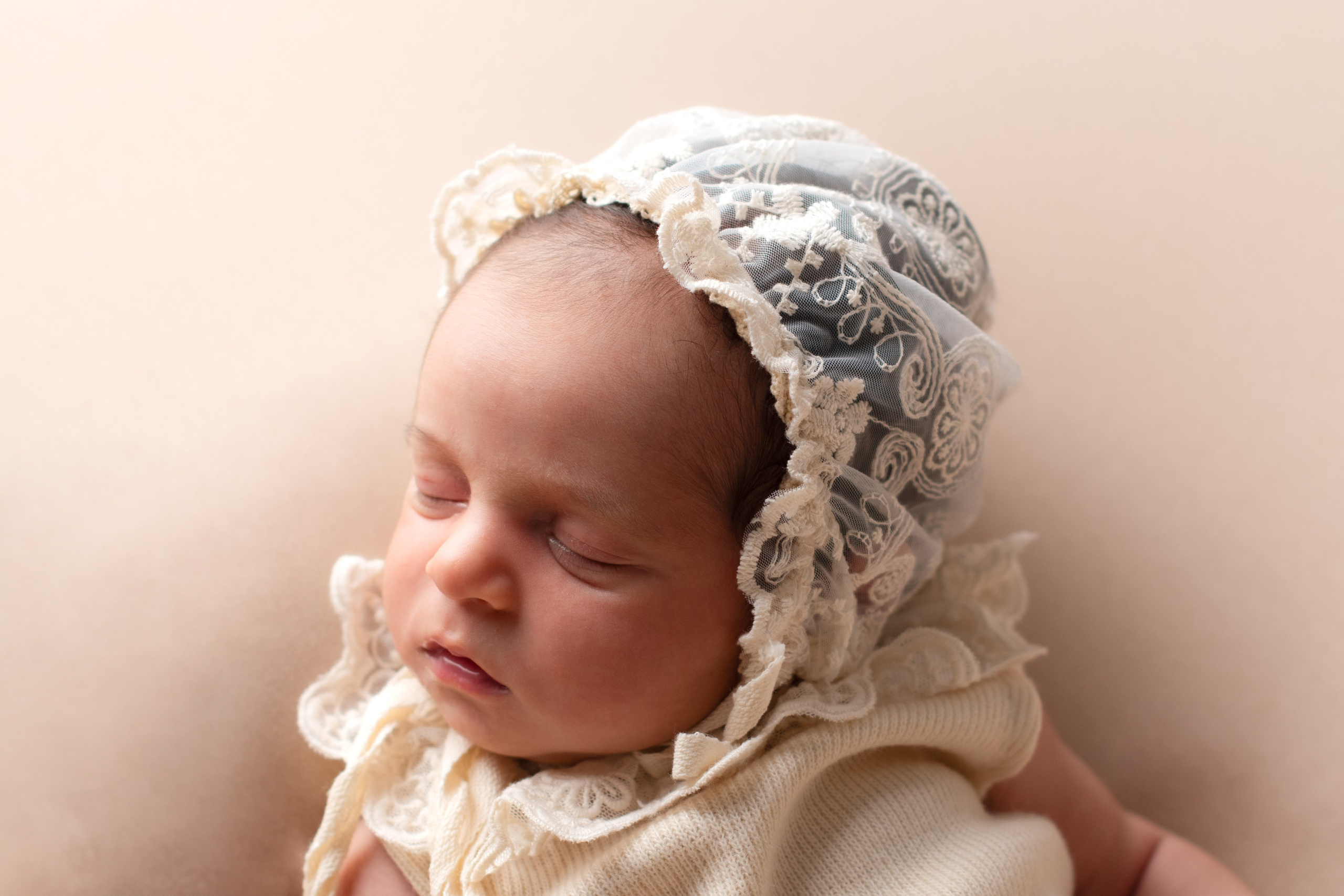 Nouveau-né. Photographe grossesse et nouveau-né a La Ciotat