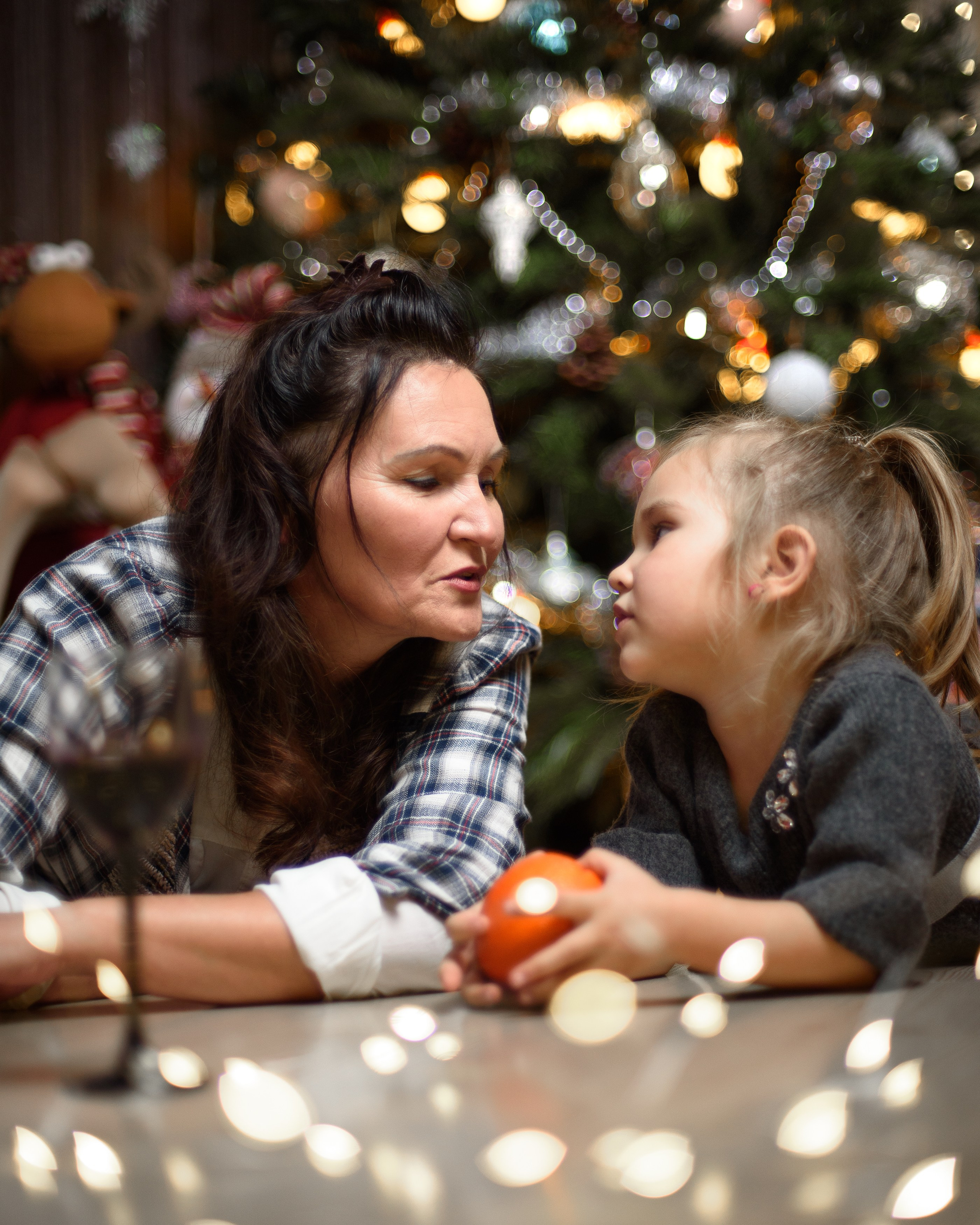 Бабушка и внучка: новогодняя фотосессия. Ваш фотограф в Ашхабаде Гамлет Осипов