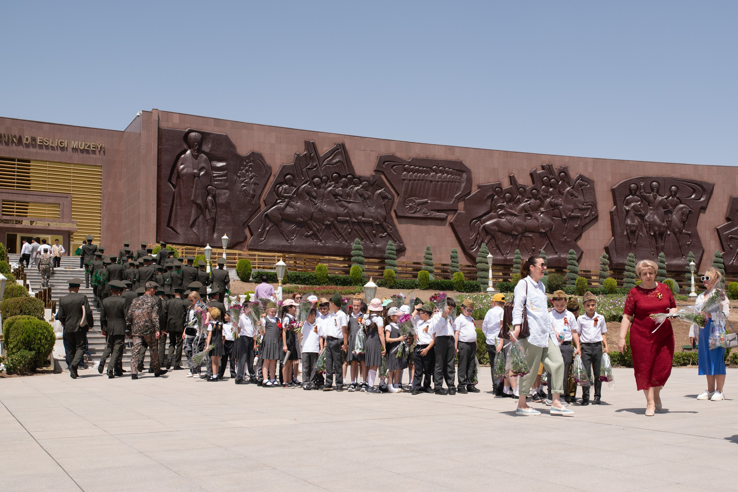 Вечный огонь 2"А» класс. Ваш фотограф в Ашхабаде Гамлет Осипов