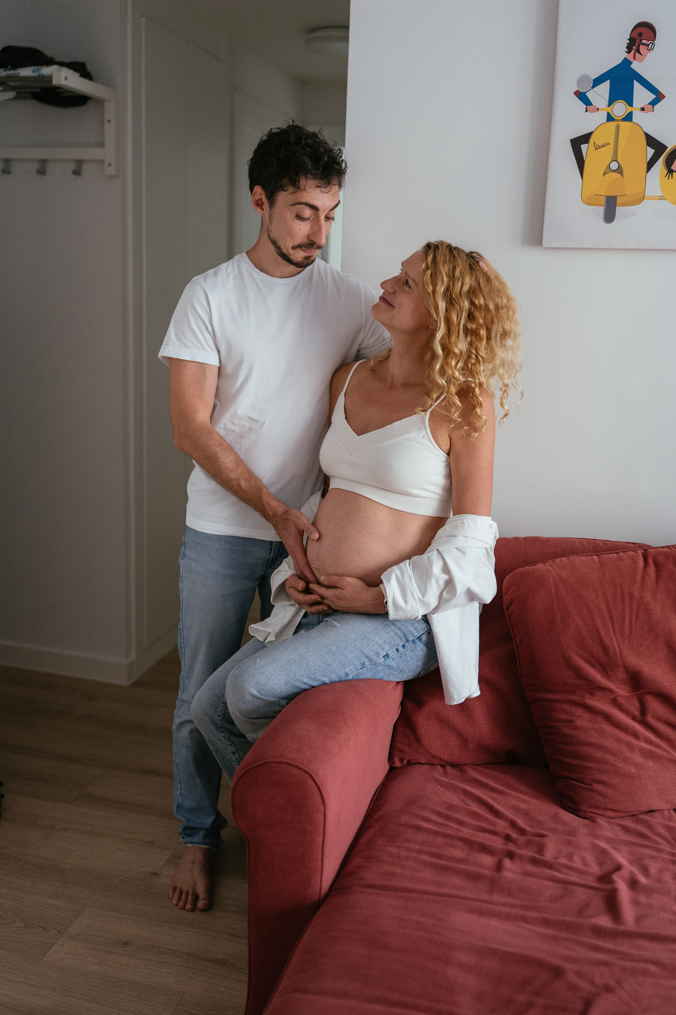 Candid pregnancy photoshoot in the park. Photographer in Madrid, Spain. Alyona Belyaninova
