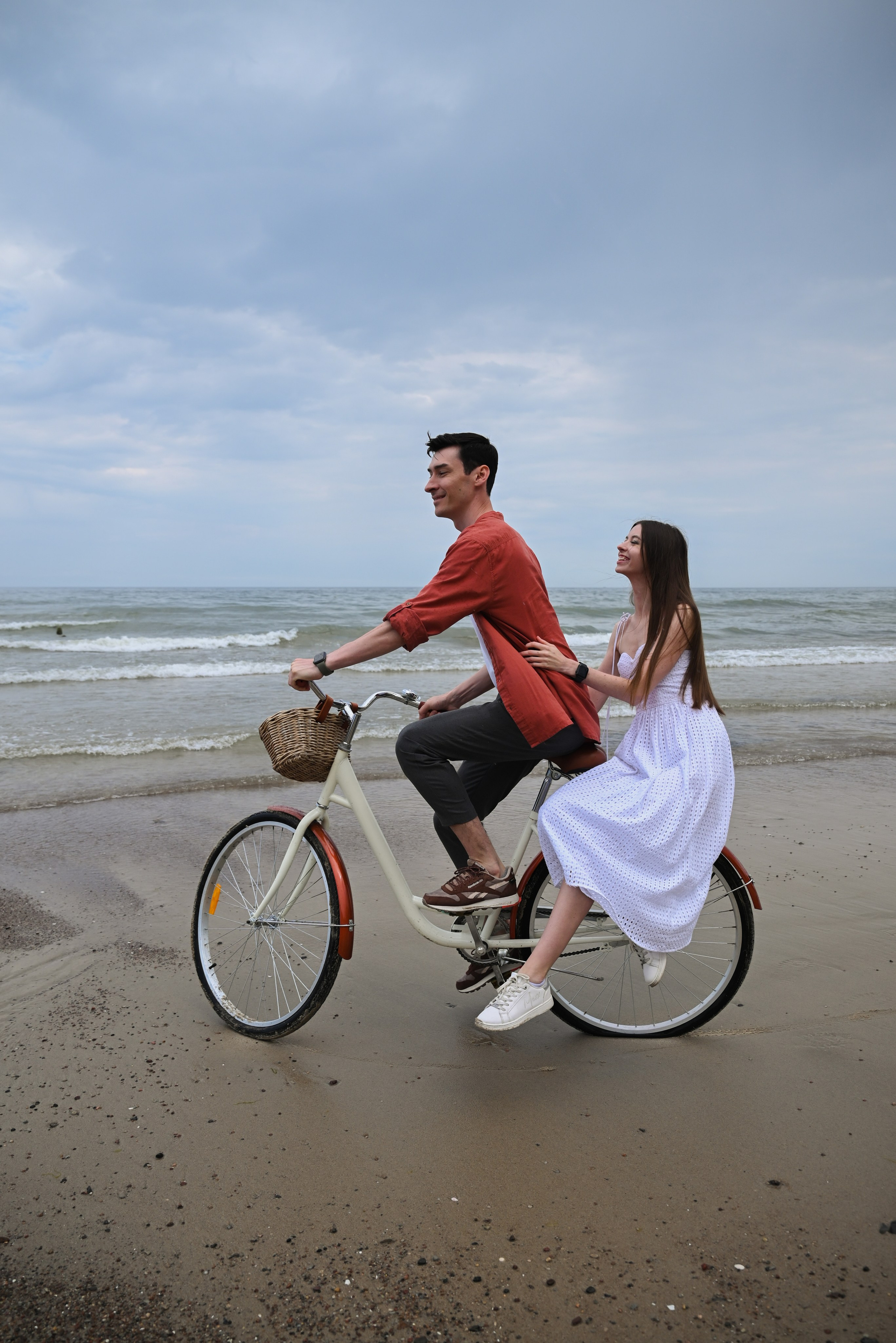 Love photography story on the riva of the see