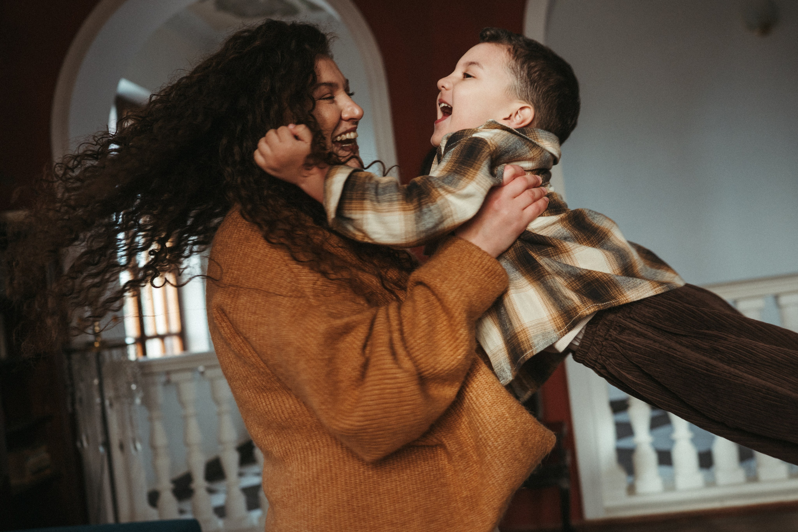 Lika and Anar. Family photographer in Saudi Arabia