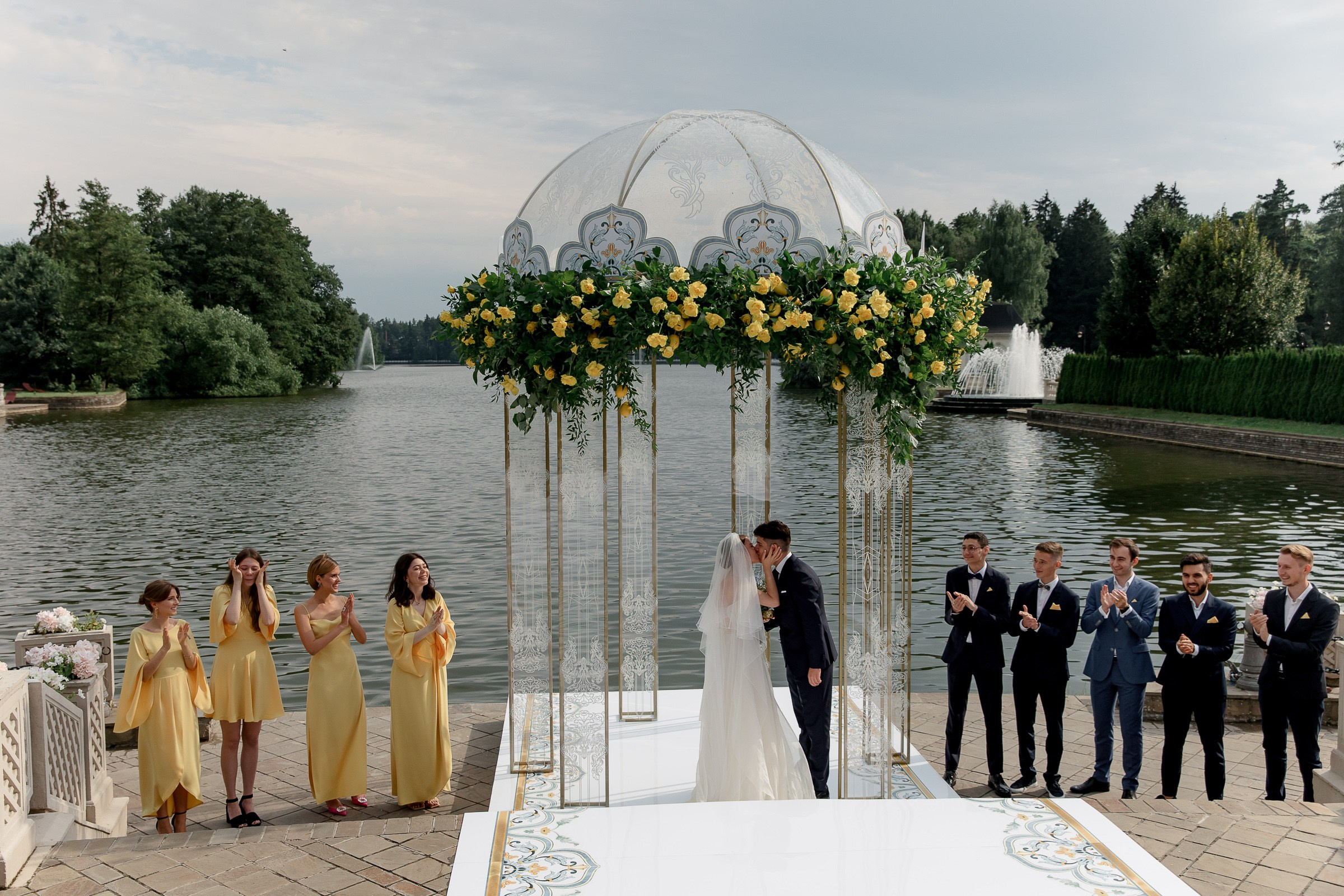 First kiss, by Bude, Cornwall wedding photographer.