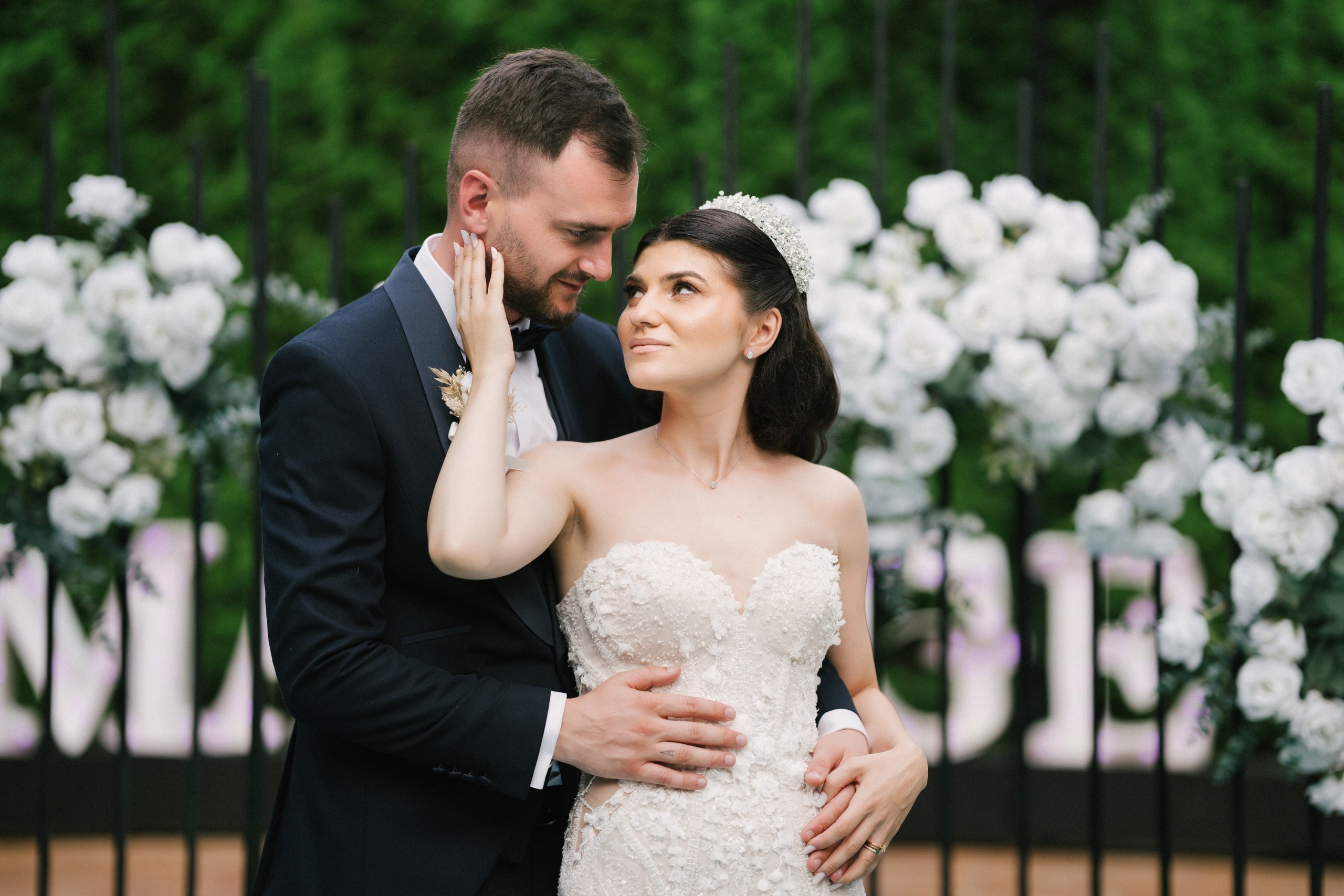 1. Mireasa Adriana în timpul pregătirilor de nuntă în Tudora Botoșani2. Costumul mirelui Ionuț fotografiat artistic în ziua nunții3. Prietenii mirelui la tradițiile de nuntă în Tudora4. Bărbieritul mirelui în cadrul obiceiurilor tradiționale de nuntă5. Fotografii de familie la biserică în ziua nunții6. Portret de familie cu mirii și copilul lor la nunta din Botoșani7. Primul dans al mirilor la Mariage Dor Baisa Botoșani8. Decor elegant de nuntă la Mariage Dor Baisa9. Emoții și tradiții la nunta din Tudora județul Botoșani10. Fotograf profesionist de nuntă în Botoșani surprinzând momente autentice - otograf-nunta-botosanifotograf-evenimente-botosanifotograf-profesionist-botosanifotograf-nunta-tudoranunta-tudora-botosanisedinta-foto-nunta-botosanipoze-nunta-botosanifotografii-nunta-tudorafotograf-cununie-religioasa-botosanibiserica-sfintii-imparati-constantin-si-elena-tudoramariage-dor-baisa-botosanirestaurant-nunta-botosanidansul-mirilor-mariage-dorpregatiri-mire-botosanipregatiri-mireasa-botosanitraditii-nunta-moldovaobiceiuri-nunta-tudorafotograf-familie-nunta-botosaniportret-miri-botosanigalerie-foto-nunta-botosanialbum-foto-nunta-botosaninunta-eleganta-botosaninunta-cu-traditii-botosanifotograf-premium-nunta-botosaniservicii-foto-video-botosanipoveste-de-nunta-botosanifotograf-documentar-nuntafotograf-natural-emotionalmiri-ionut-si-adriananunta-autentica-tudora -otograf-nunta-botosanifotograf-nunta-tudoranunta-tudora-botosanifotograf-evenimente-botosanifotograf-profesionist-botosaniservicii-foto-video-botosanigalerie-foto-nunta-botosanialbum-foto-nunta-botosani - nunta-autentica-botosaninunta-cu-traditii-botosanipoveste-de-nunta-botosanifotografii-emotionante-nuntamomente-autentice-nuntafotografie-documentara-nuntafotograf-natural-nunta- pregatiri-miri-tudorabiserica-tudora-botosanicununie-religioasa-tudoramariage-dor-baisa-botosanipetrecere-nunta-botosanivalsul-mirilor-botosani - alino-foto-studio-botosaniionut-si-adriana-nunta-tudorafotograf-alin-chirila-botosani