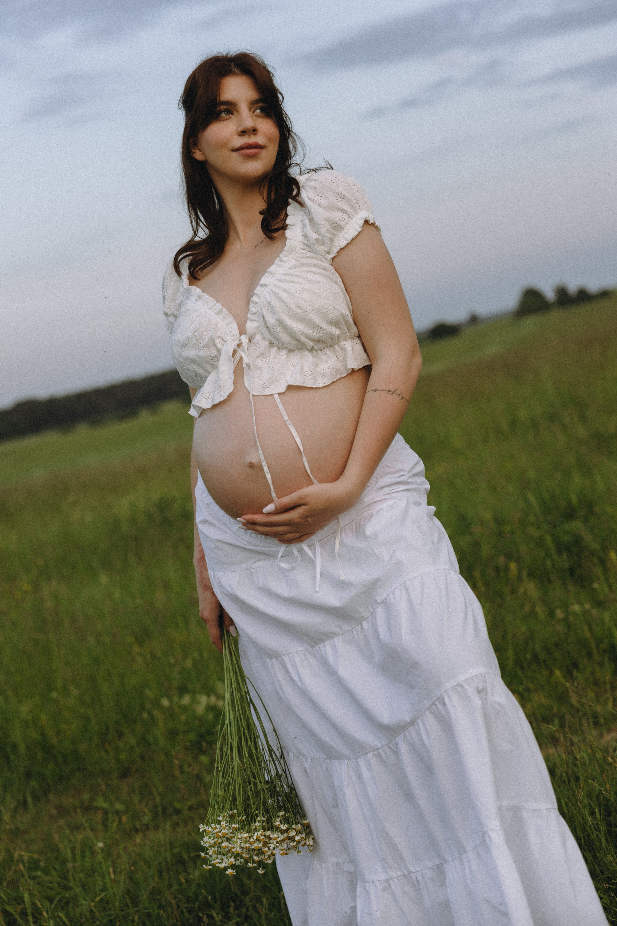 Lera & Maksim | laukimo fotosesija pievoje saulei besileidžiant. Vestuvių ir šeimų fotografė Lena Bondarenko / belove photo