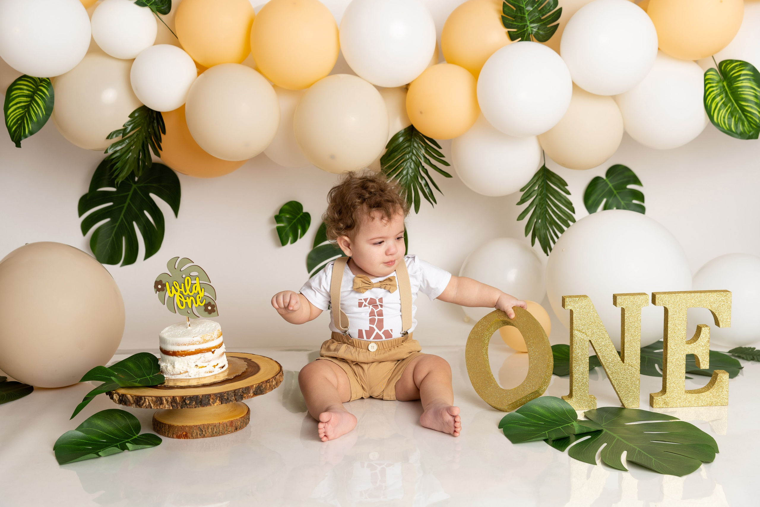 Smash cake photo session in Miami. Miami Family and Event Photographer