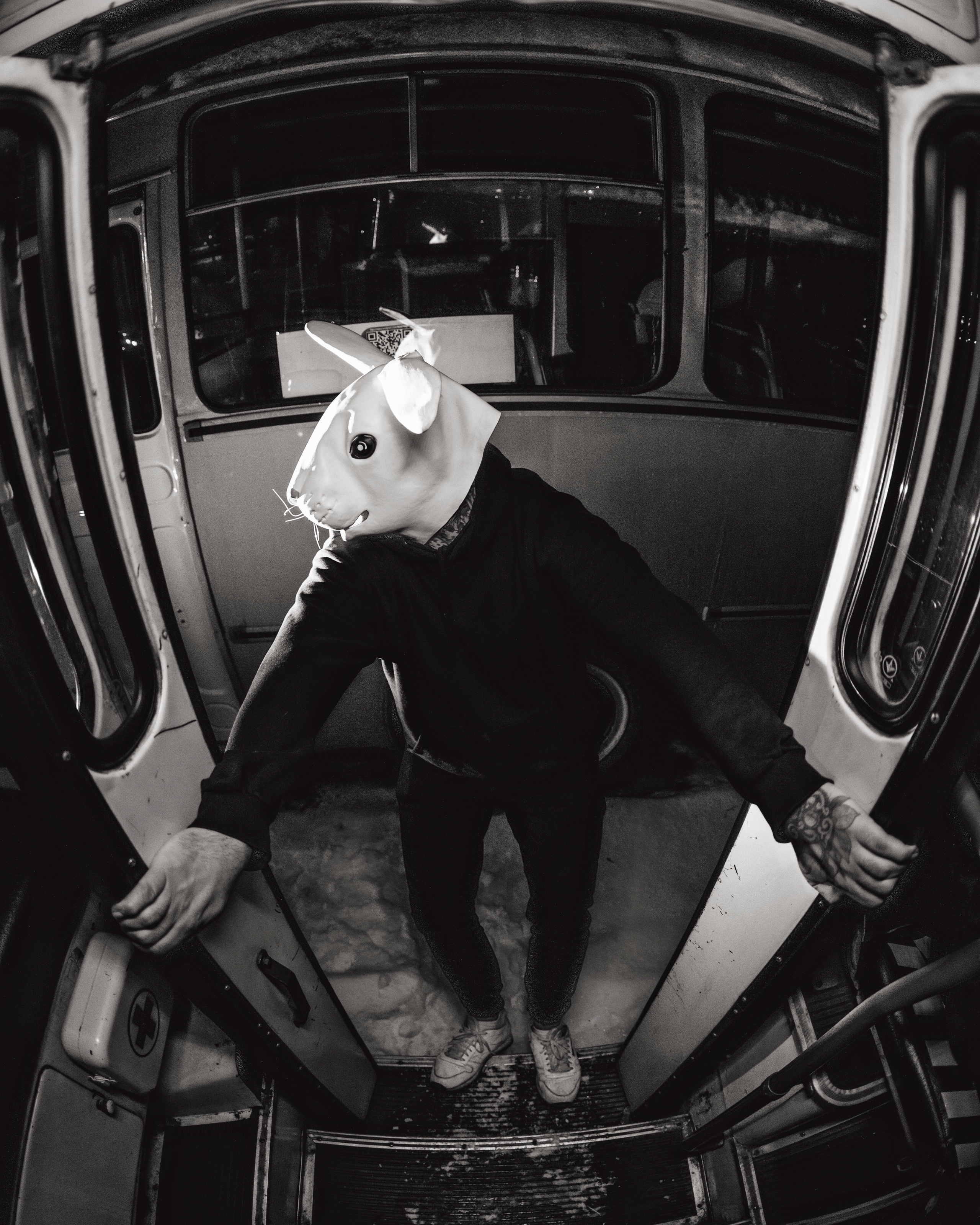 ЗАЯЦ | ЛИАЗ. Портретный и спортивный фотограф в Алматы Алексей Овечкин