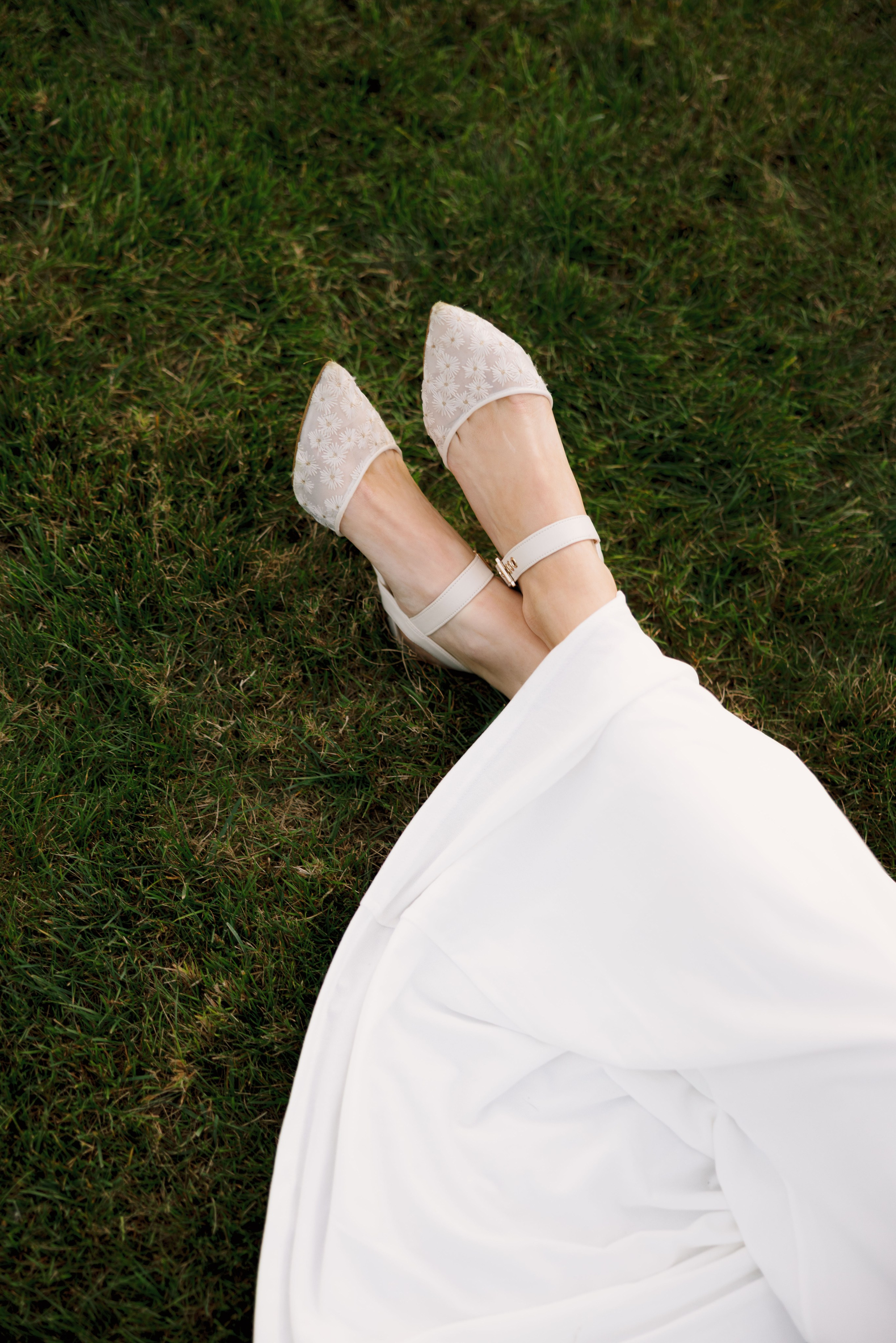 Coastal Elegance in Newport. Rhode Island Wedding Photographer Tati Simpson