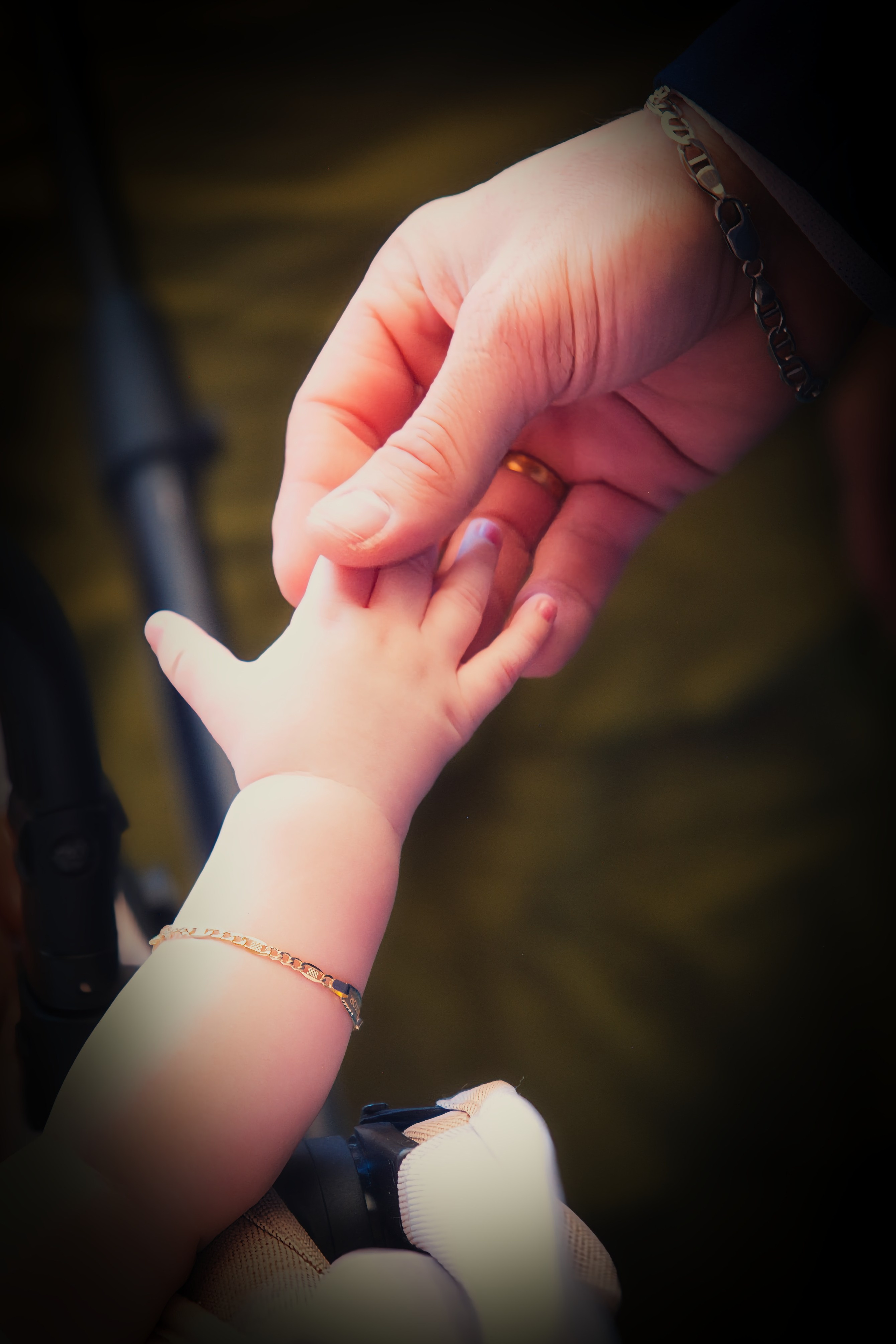 Fotografía de familia en Córdoba. Sesiones naturales y llenas de emoción. Fotógrafo y videógrafo en Córdoba (España)