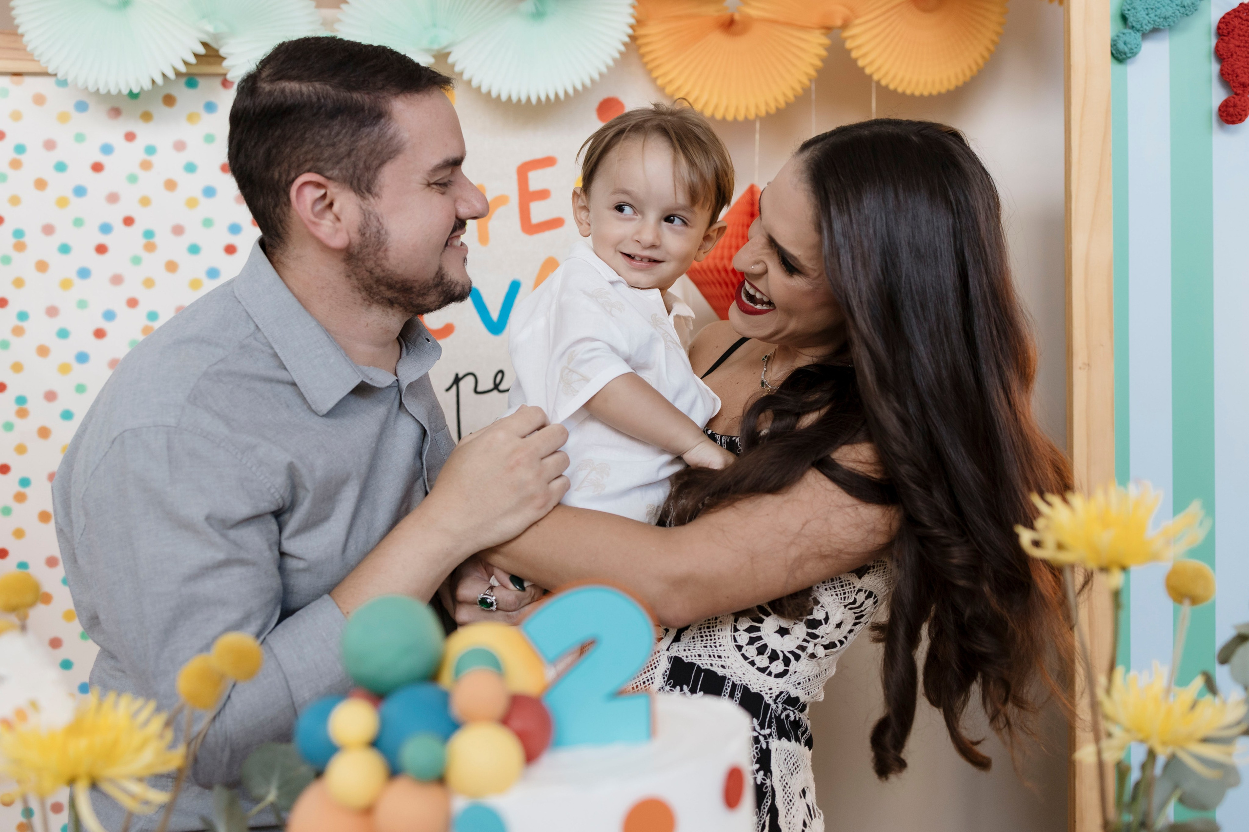 Aniversariante no colo da família