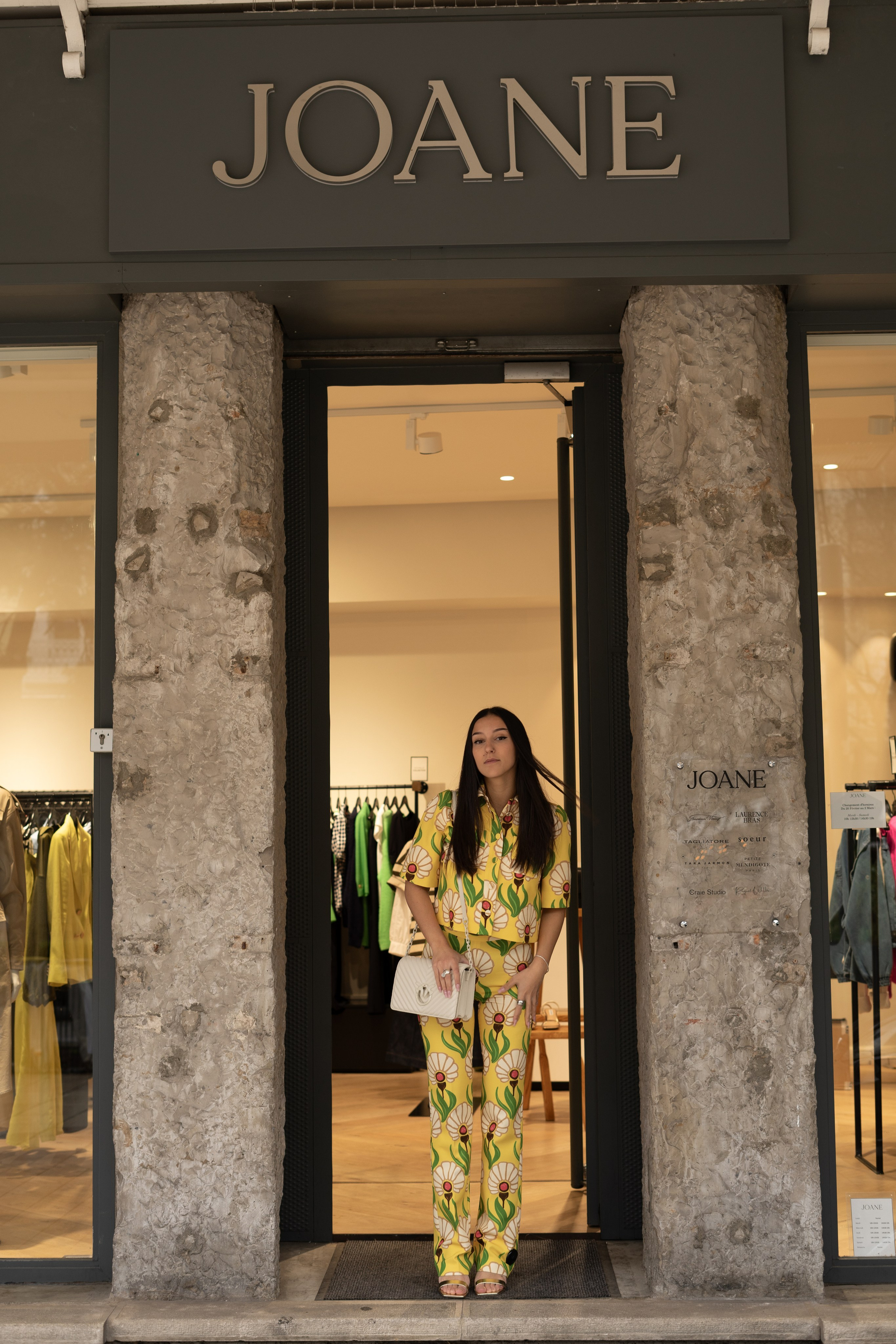 Magasin de vêtements JOANE. Petit trésor photos de famille, grossesse et nouveau-né à Roanne