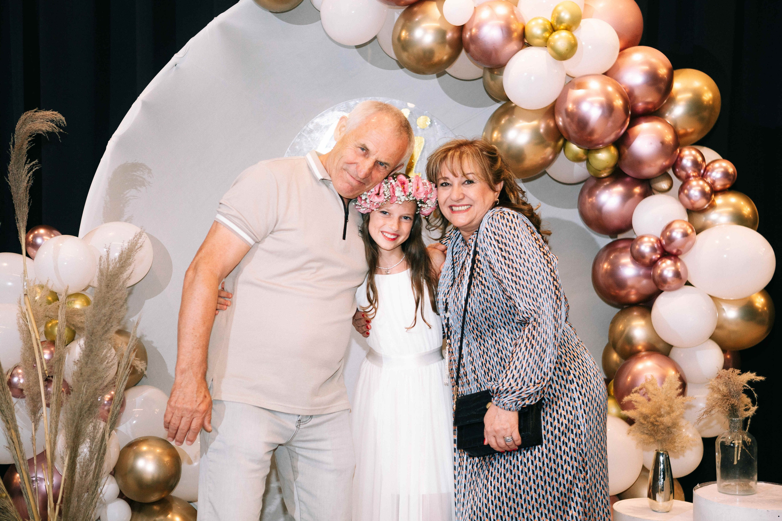 PARTY WITH FRIENDS. Https://shi-photo.com/