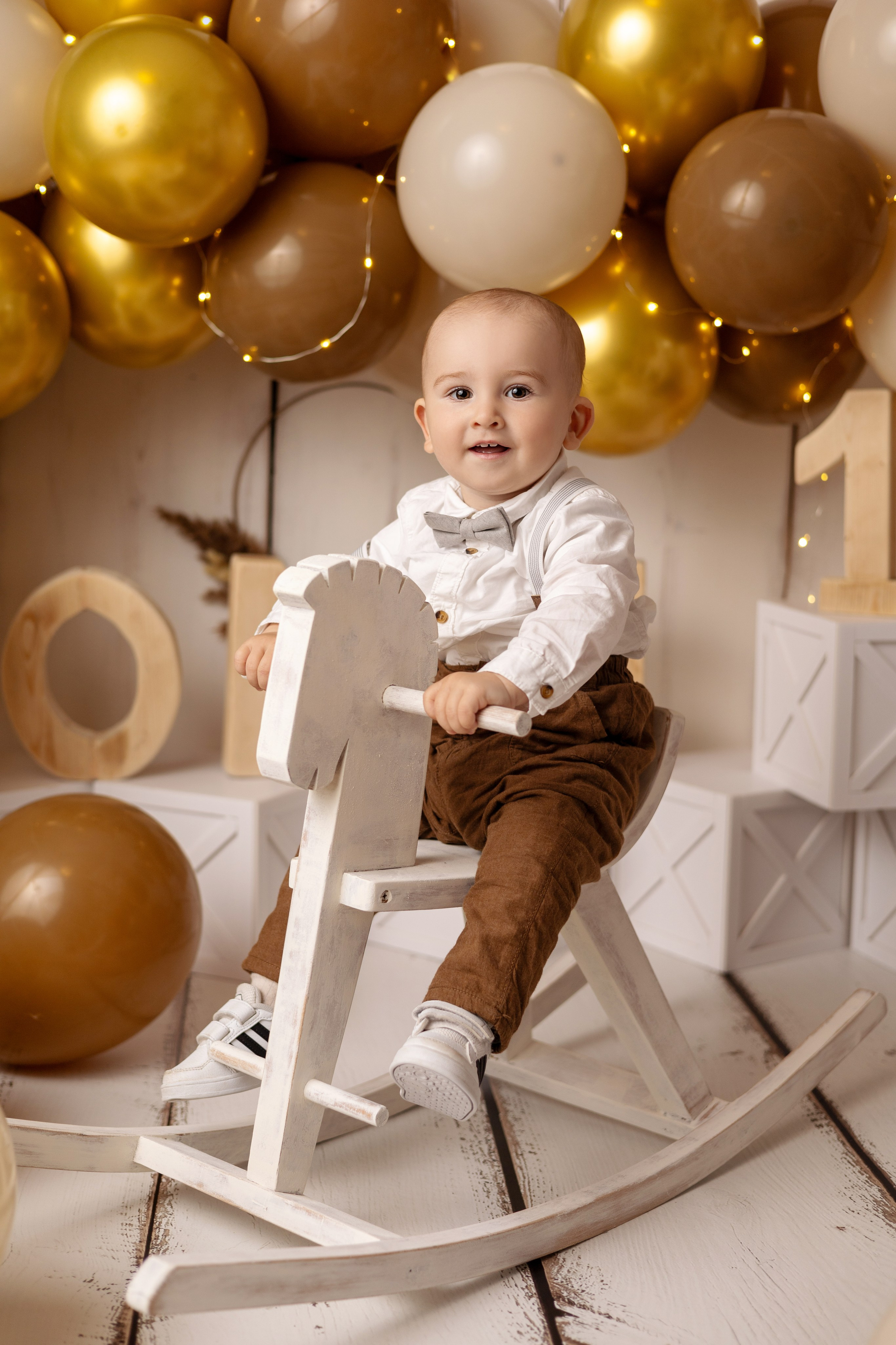 Erste Geburtstag „Cake Smash“. Neugeborene- Schwangerschaft- und Kinder Fotografin in Lehre