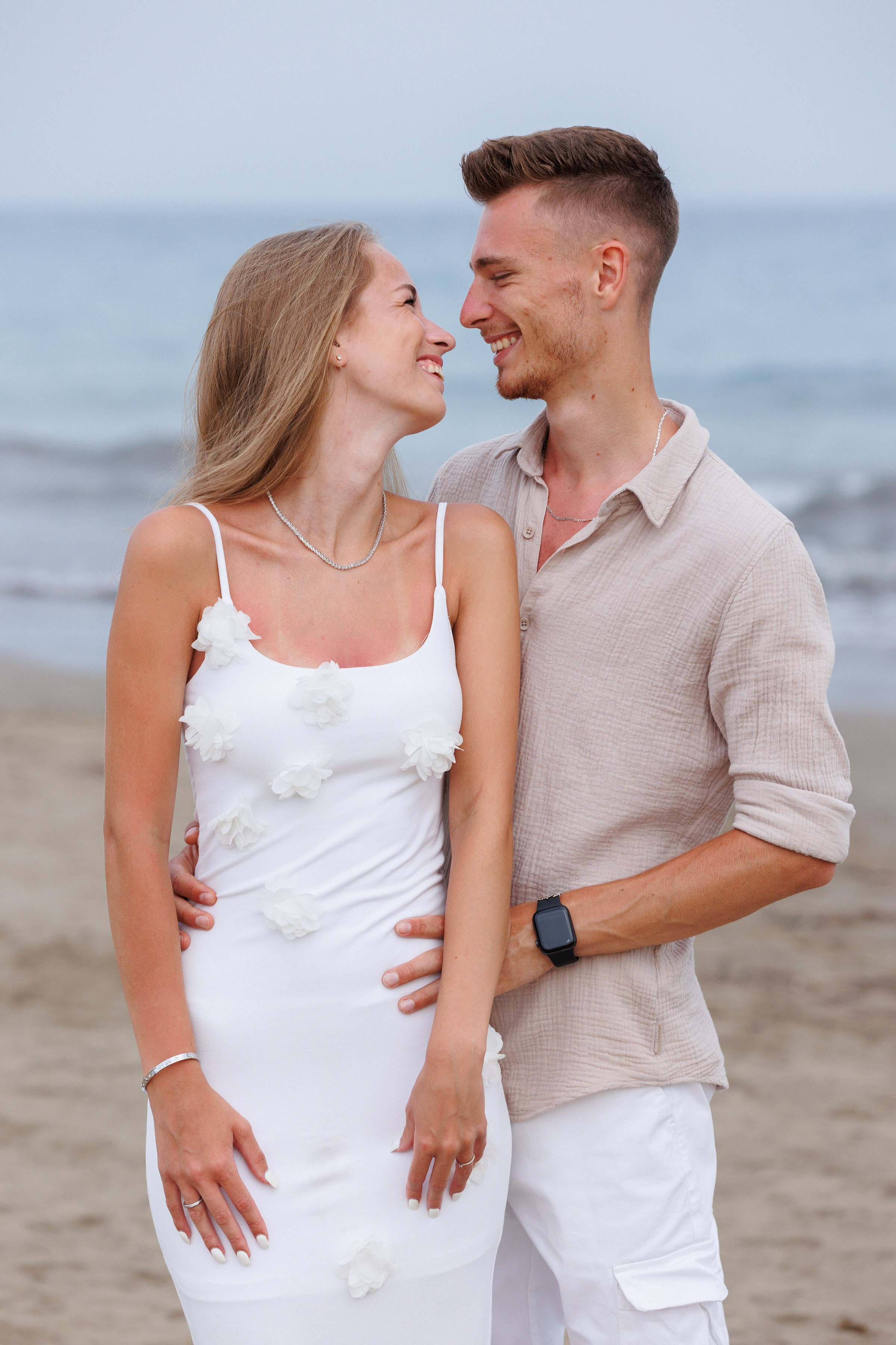 Family in silhouette at Maspalomas beach, sharing a peaceful vacation moment, captured by Gran Canaria freelancer Slavik Robtsenkov.