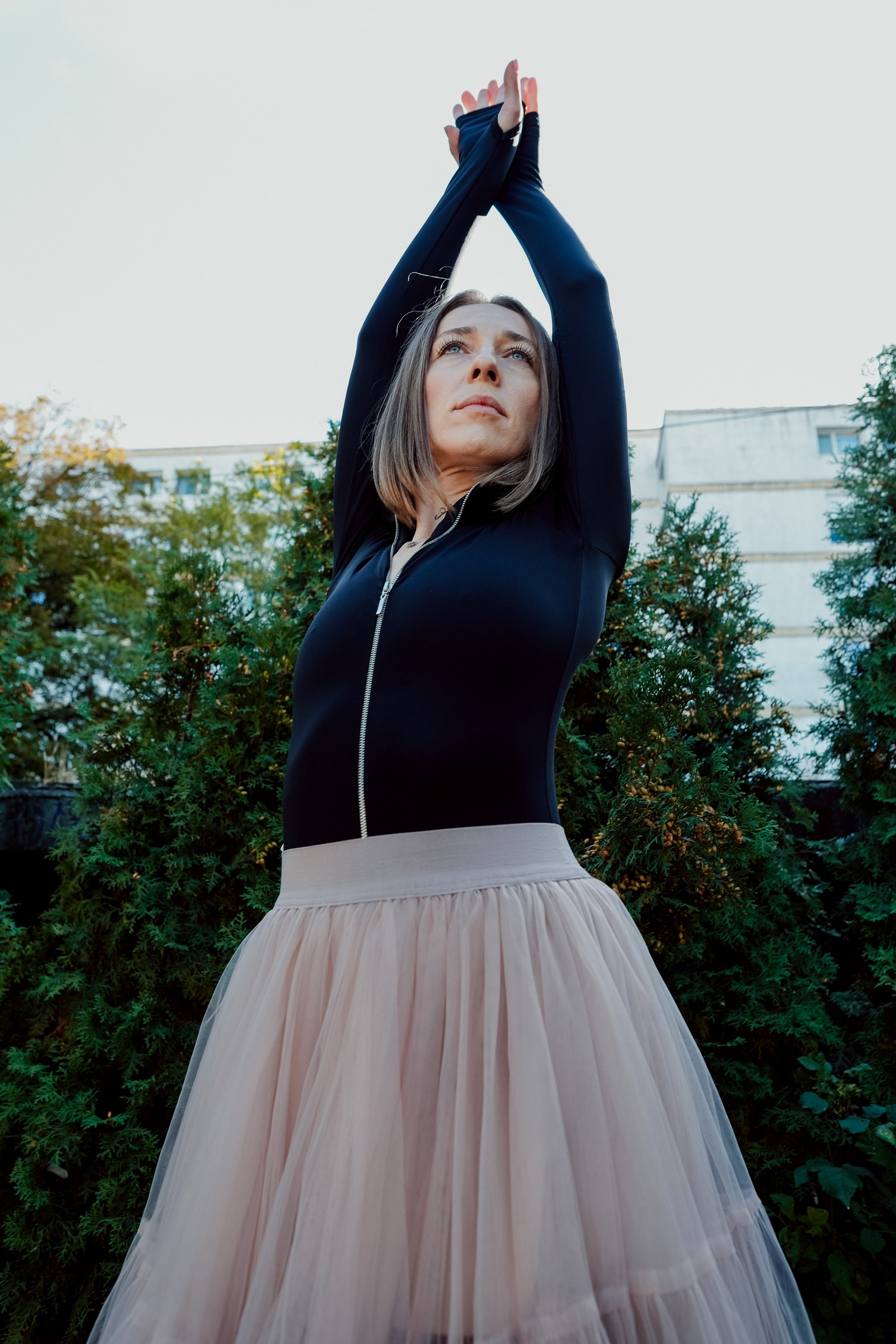 Sunt o Zeita — yoga on street. MARINABUGS